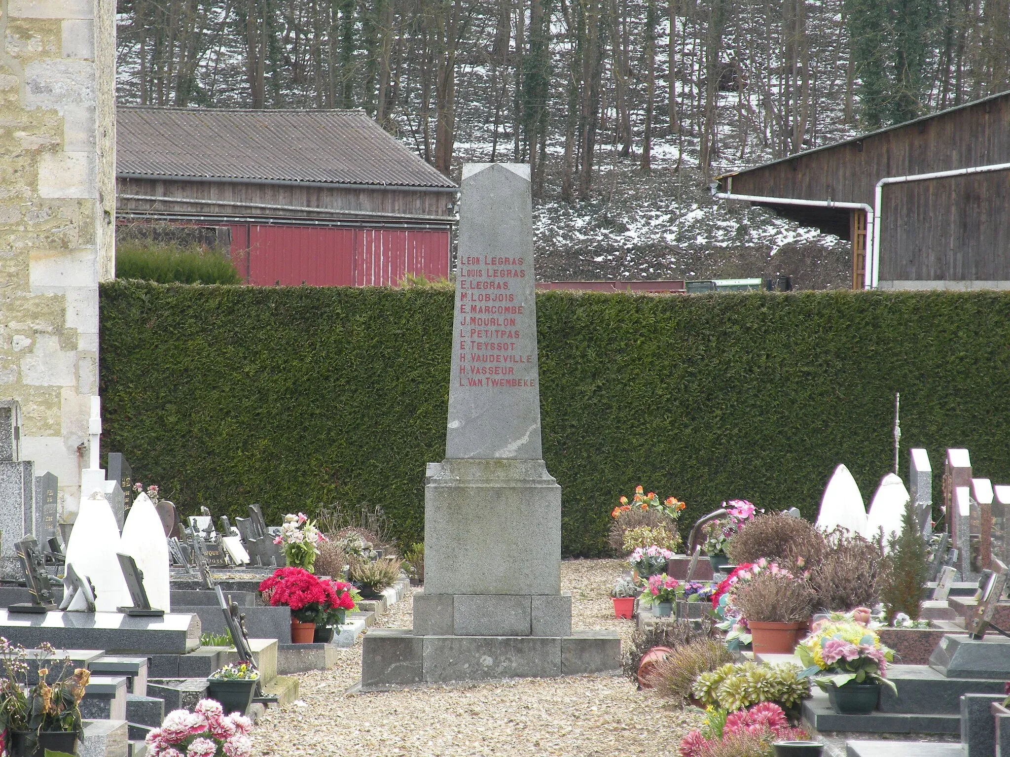 Photo showing: Liancourt-Saint-Pierre monument aux morts