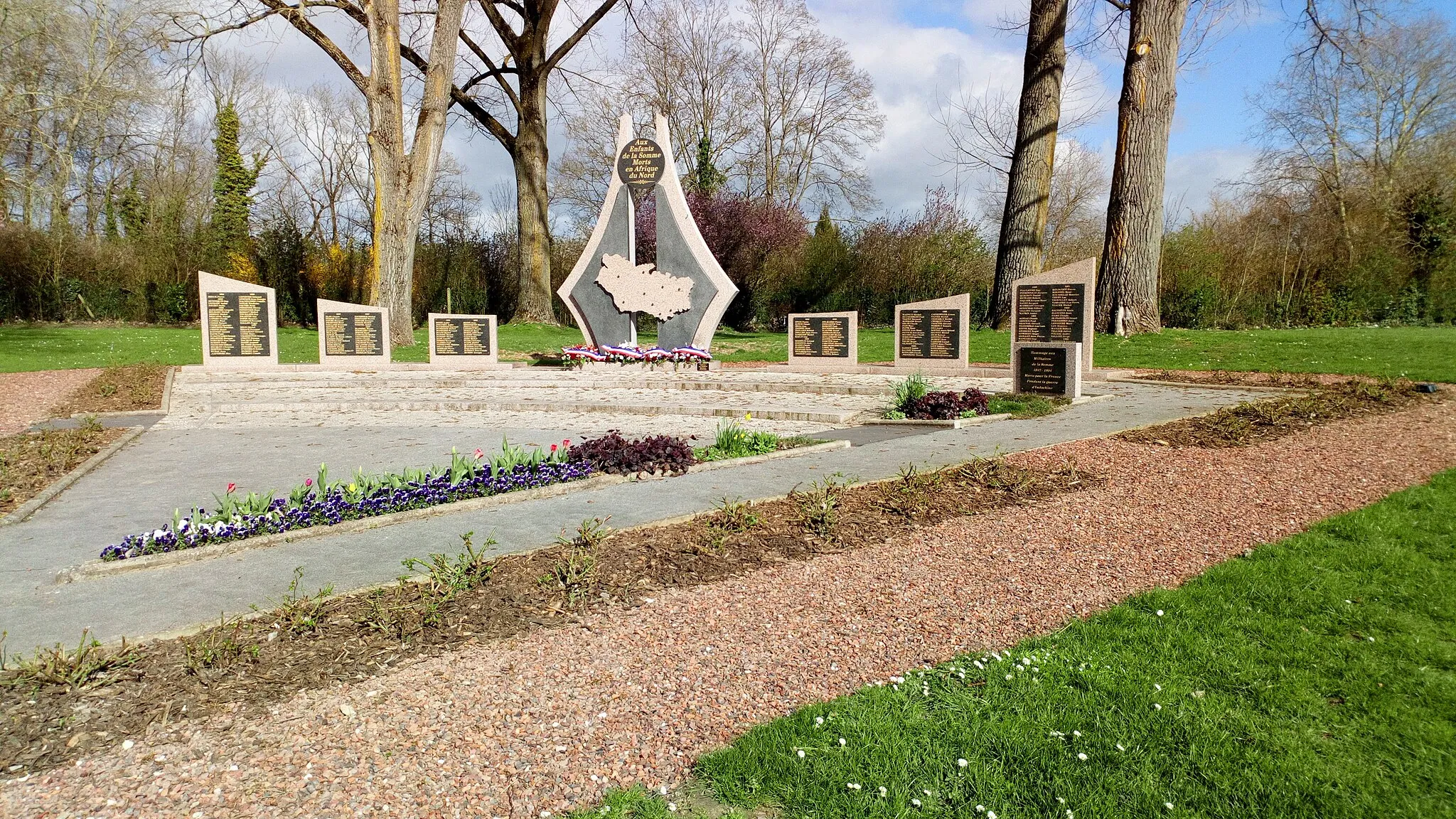 Photo showing: Monument " Aux Enfants de la Somme morts en Afrique du Nord " 1
