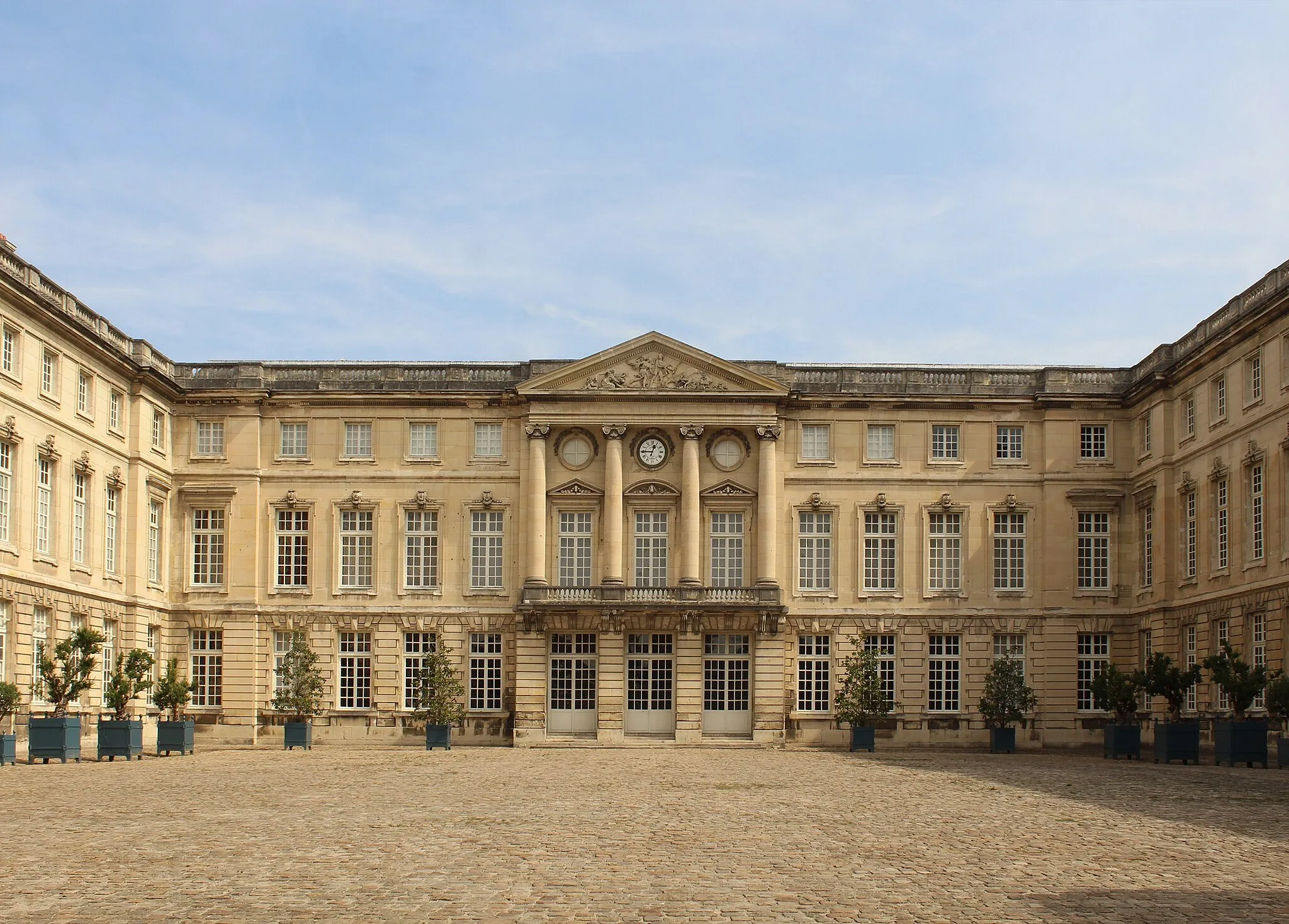 Photo showing: This building is classé au titre des monuments historiques de la France. It is indexed in the base Mérimée, a database of architectural heritage maintained by the French Ministry of Culture, under the reference PA00114635 .