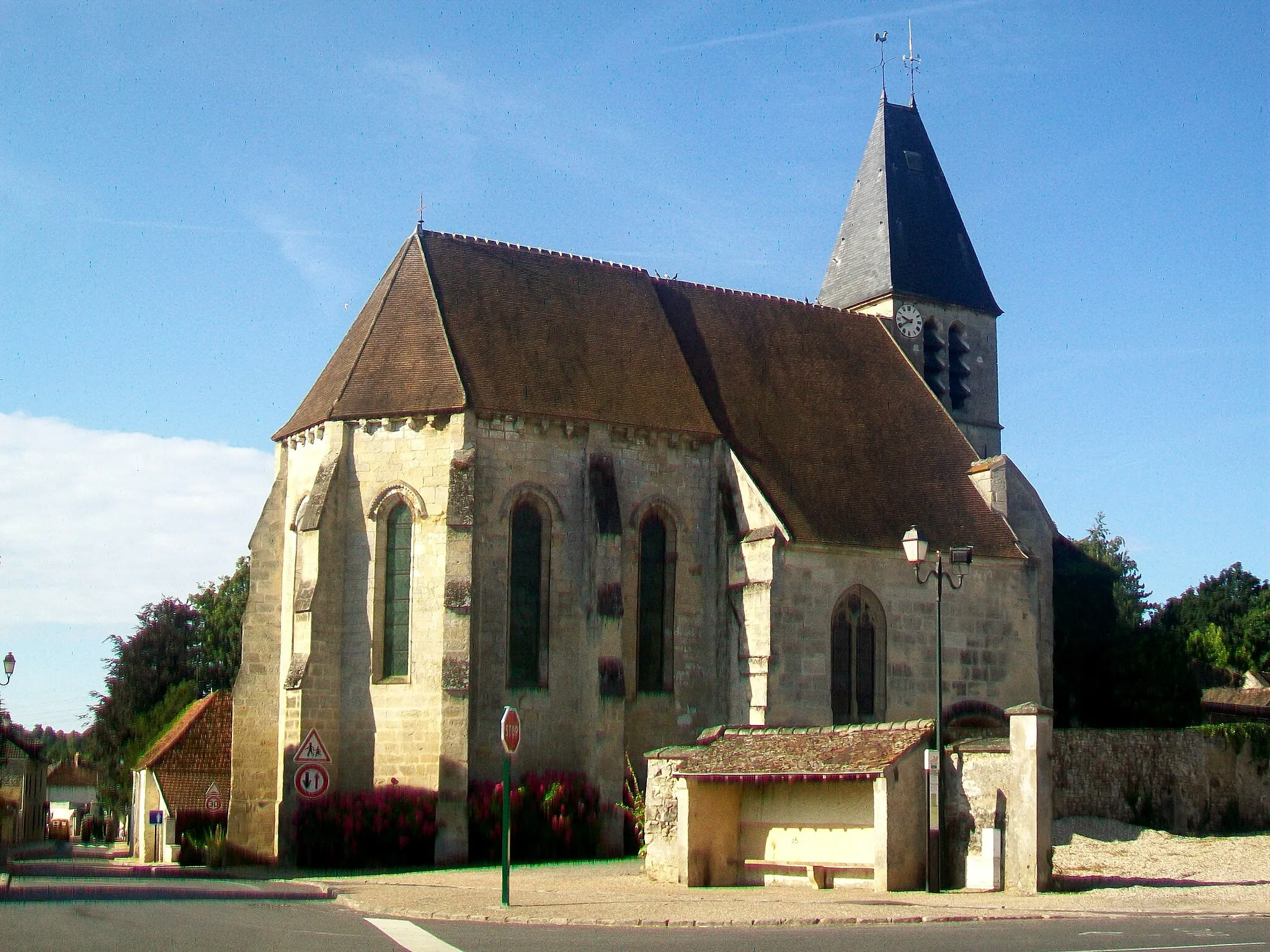 Photo showing: Vue de l'église depuis le nord.