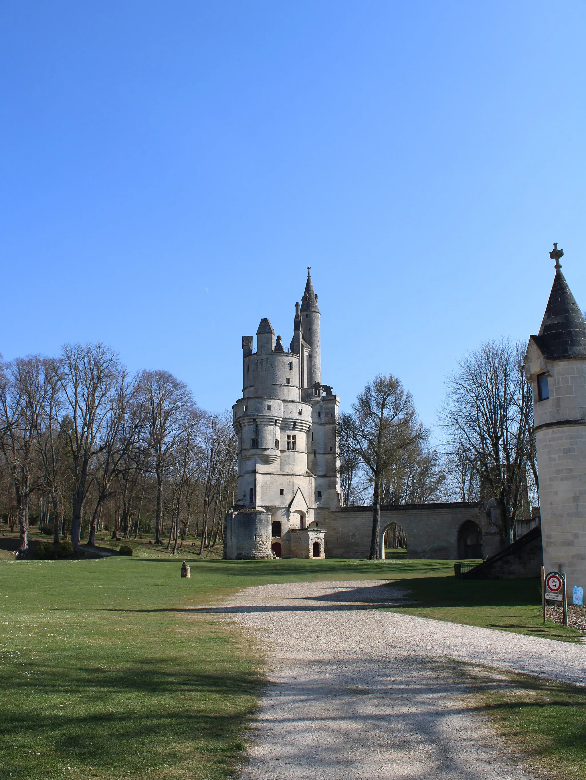 Photo showing: La cour intérieur et le donjon