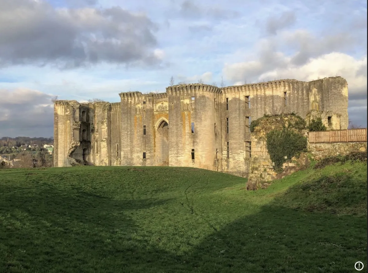 Photo showing: Façade du château Louis d'Orléans à La Ferte-Milon.