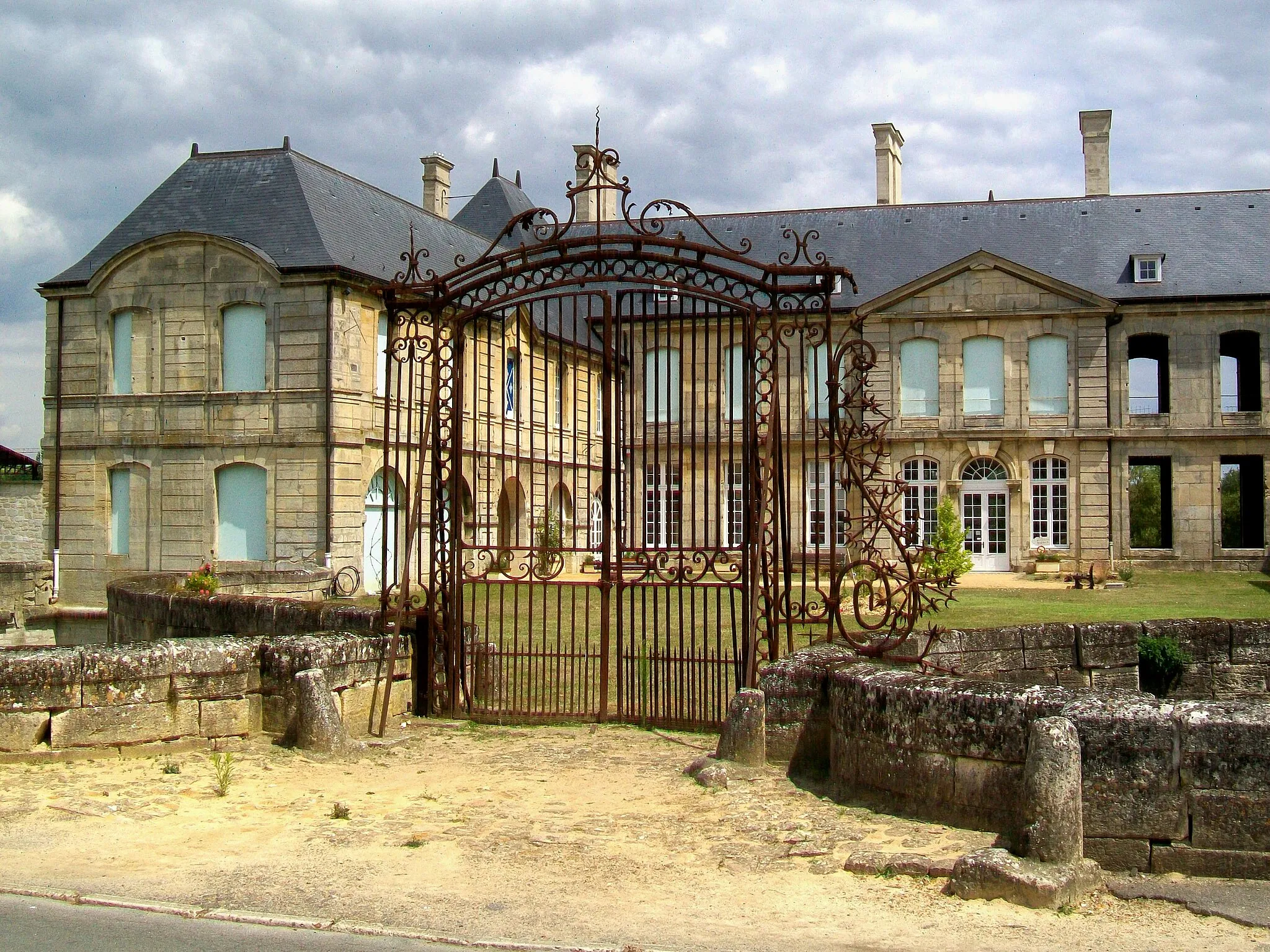 Photo showing: Cour d'honneur du château.