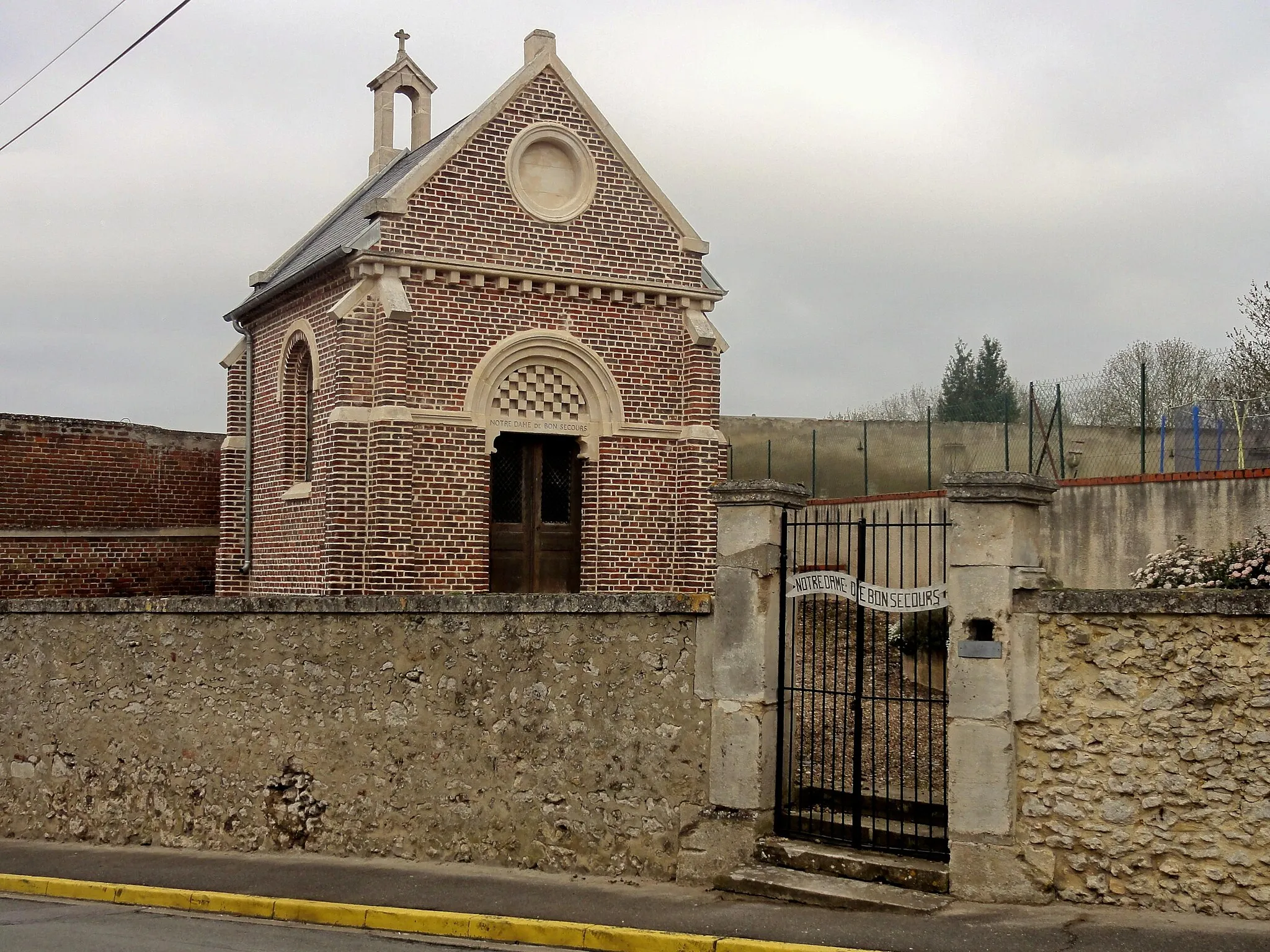 Photo showing: Chapelle Notre-Dame de Bons-Secours, rue du 8 Mai.
