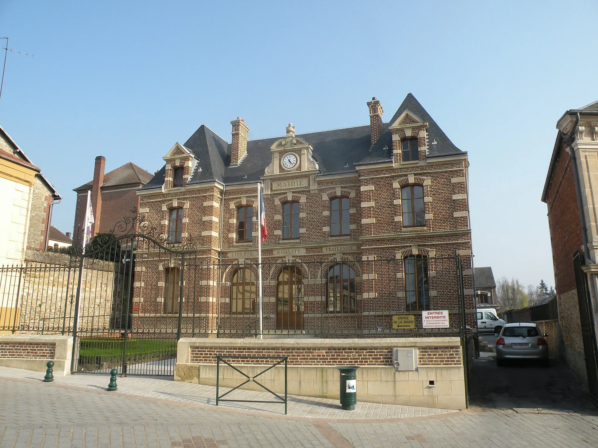 Photo showing: mairie de Hermes (Oise)