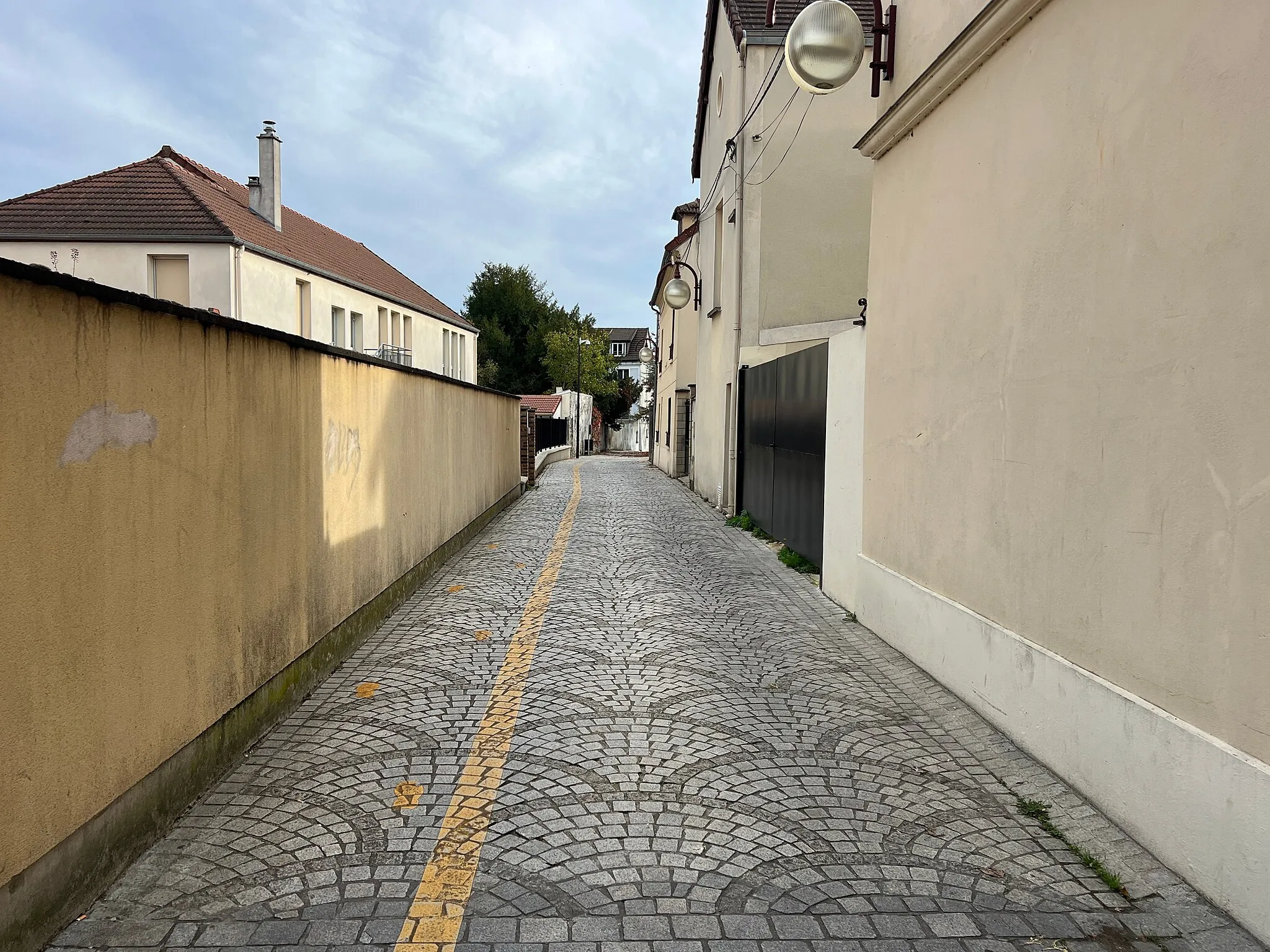 Photo showing: Ruelle de la Fontenelle, Montfermeil.