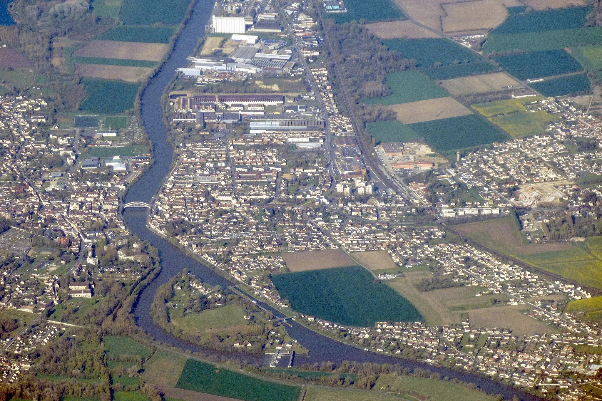 Photo showing: Pont-Sainte-Maxence