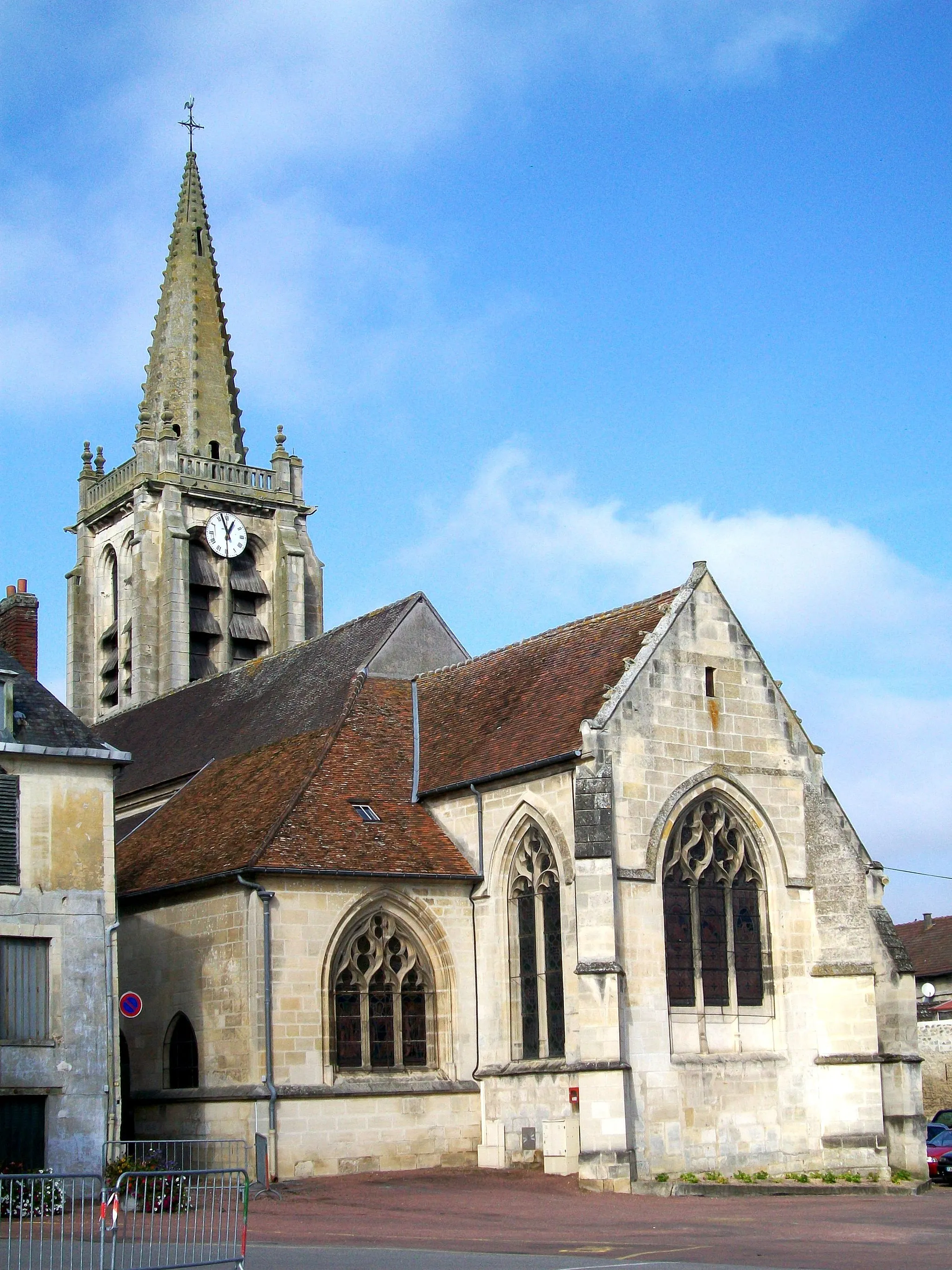 Photo showing: L'église Saint-Honoré, édifié autour de 1500 et inscrit au titre des Monuments historiques depuis 1927.