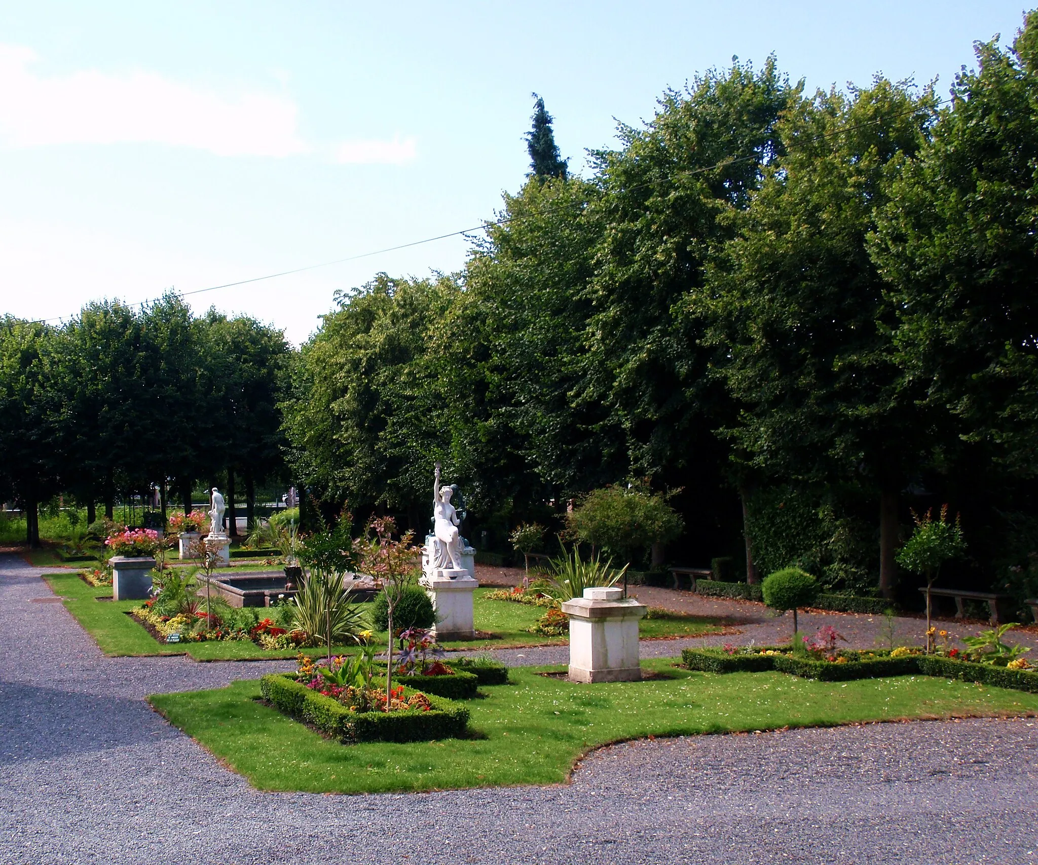 Photo showing: Doullens (Somme, France).

Jardin du Musée Lombart.