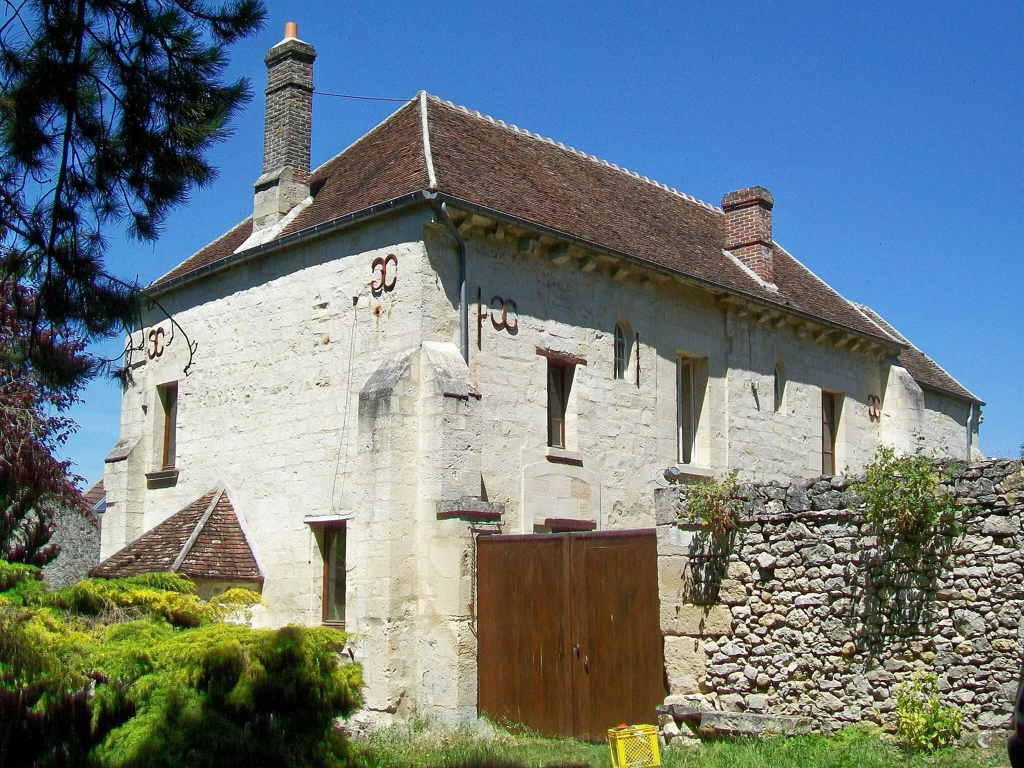 Photo showing: L'ancienne chapelle du manoir de Senneville-Rouffiac, au bout de la rue Rouffiac, impasse au hameau Saint-Pierre.