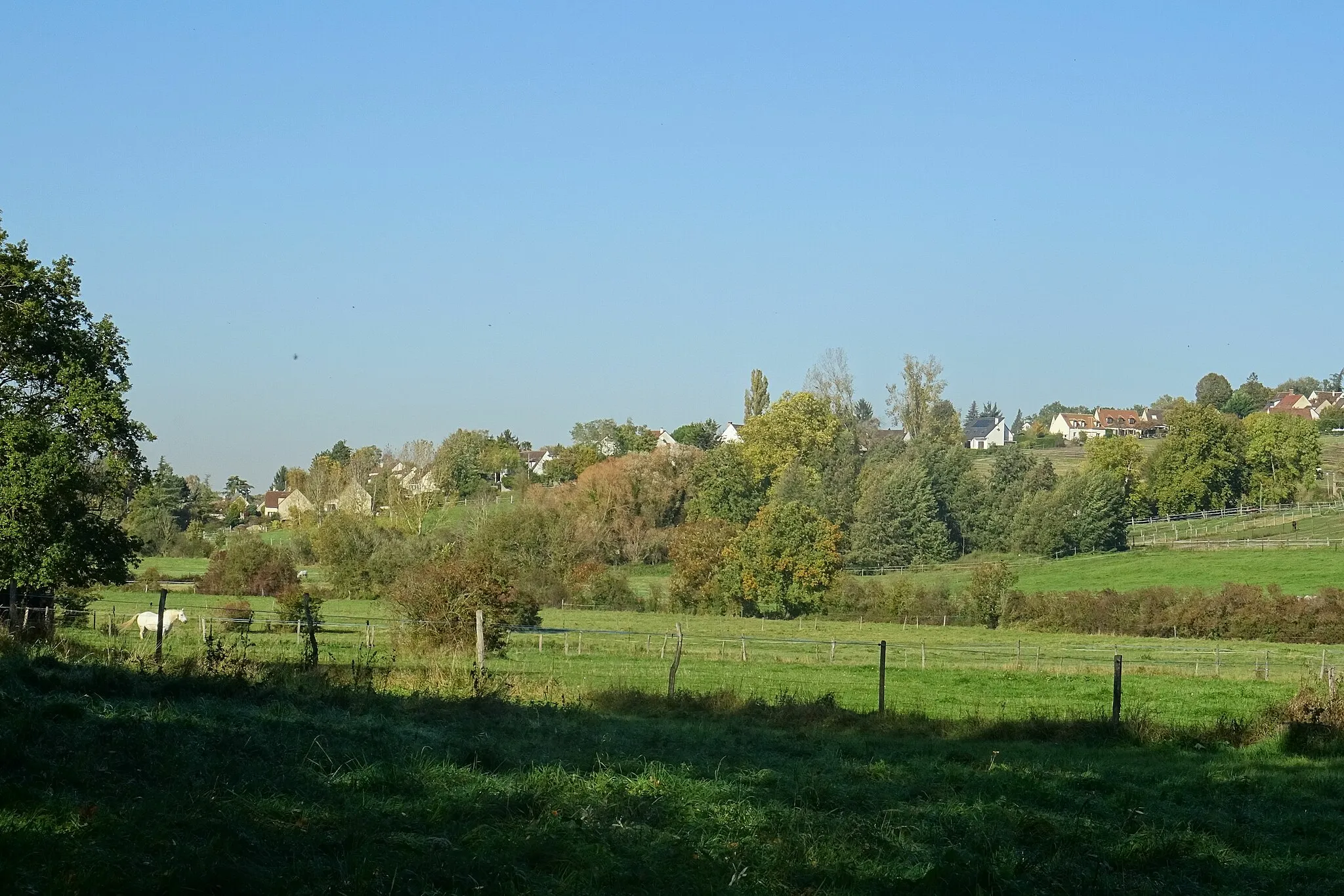 Photo showing: Luzarches, lieu-dit Derrière le moulin de Luzarches, vue vers Chaumontel.
