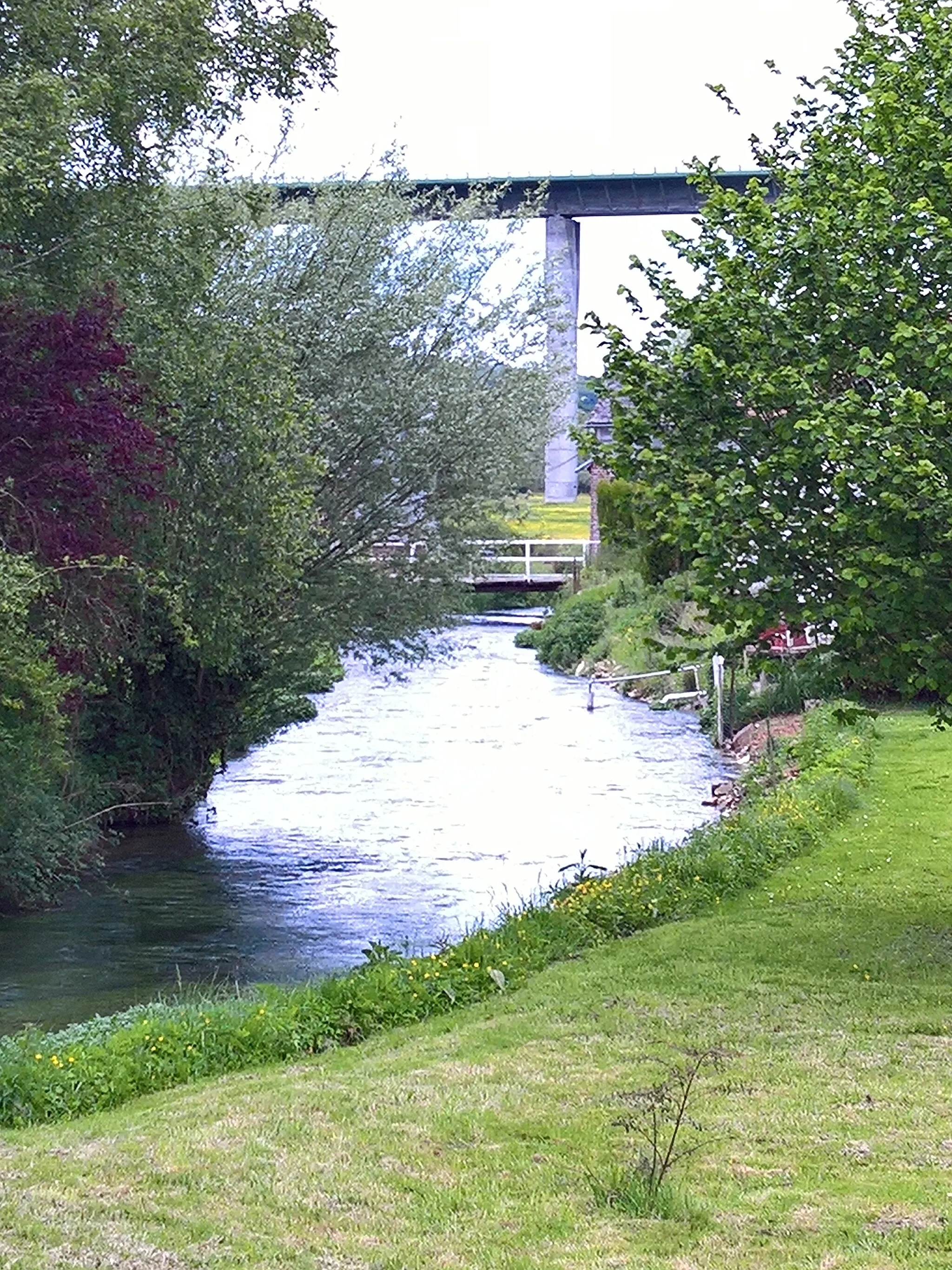 Photo showing: La Bresle et le Viaduc d'Aumale, vus depuis la route du Tréport au Cardonnoy
