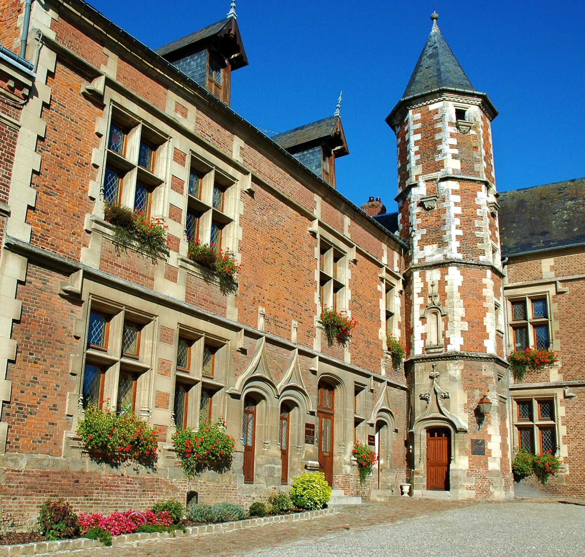 Photo showing: Aumale (Seine-Maritime, France).

L'hôtel-de-ville.