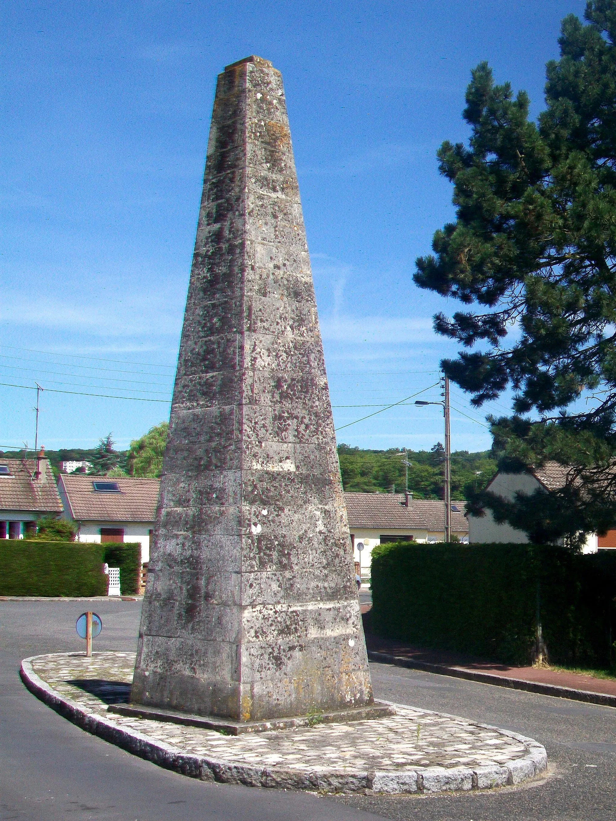 Photo showing: Pyramide pour Georges de La Rochefoucauld (1829-1861), rue de la Pyramide.