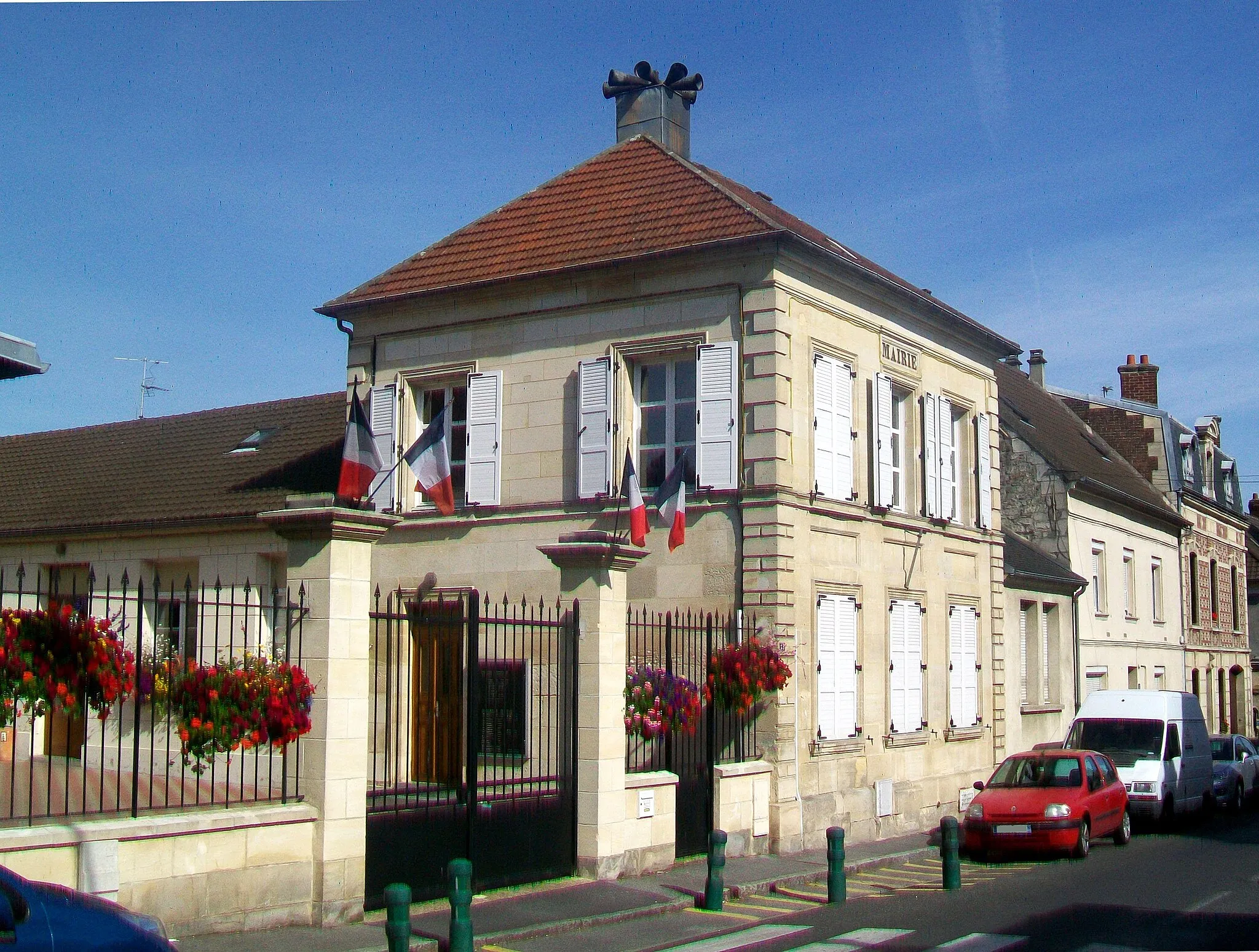 Photo showing: La mairie de Rantigny.