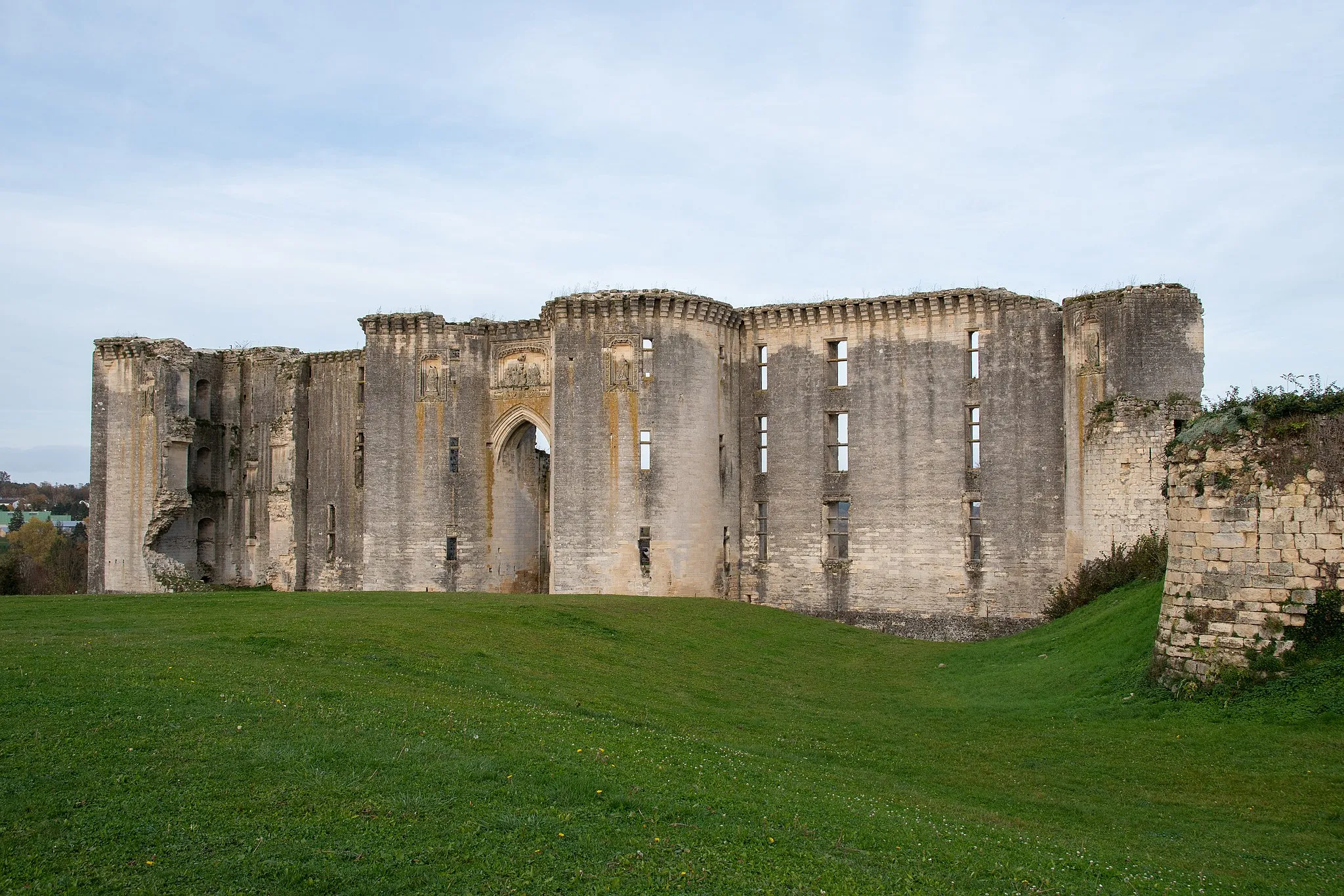 Photo showing: Photo de la facade du Château de La Ferté-Milon en 2021
