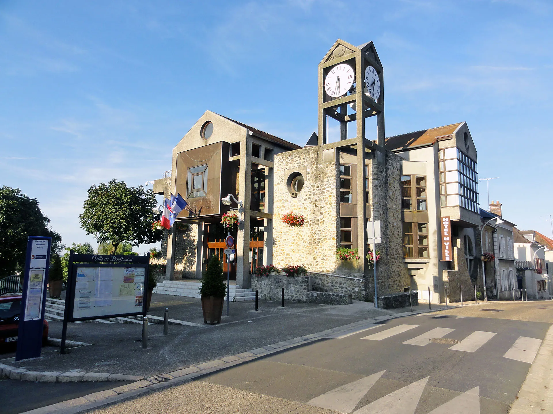 Photo showing: Mairie de Bouffémont, Val-d'Oise, France.