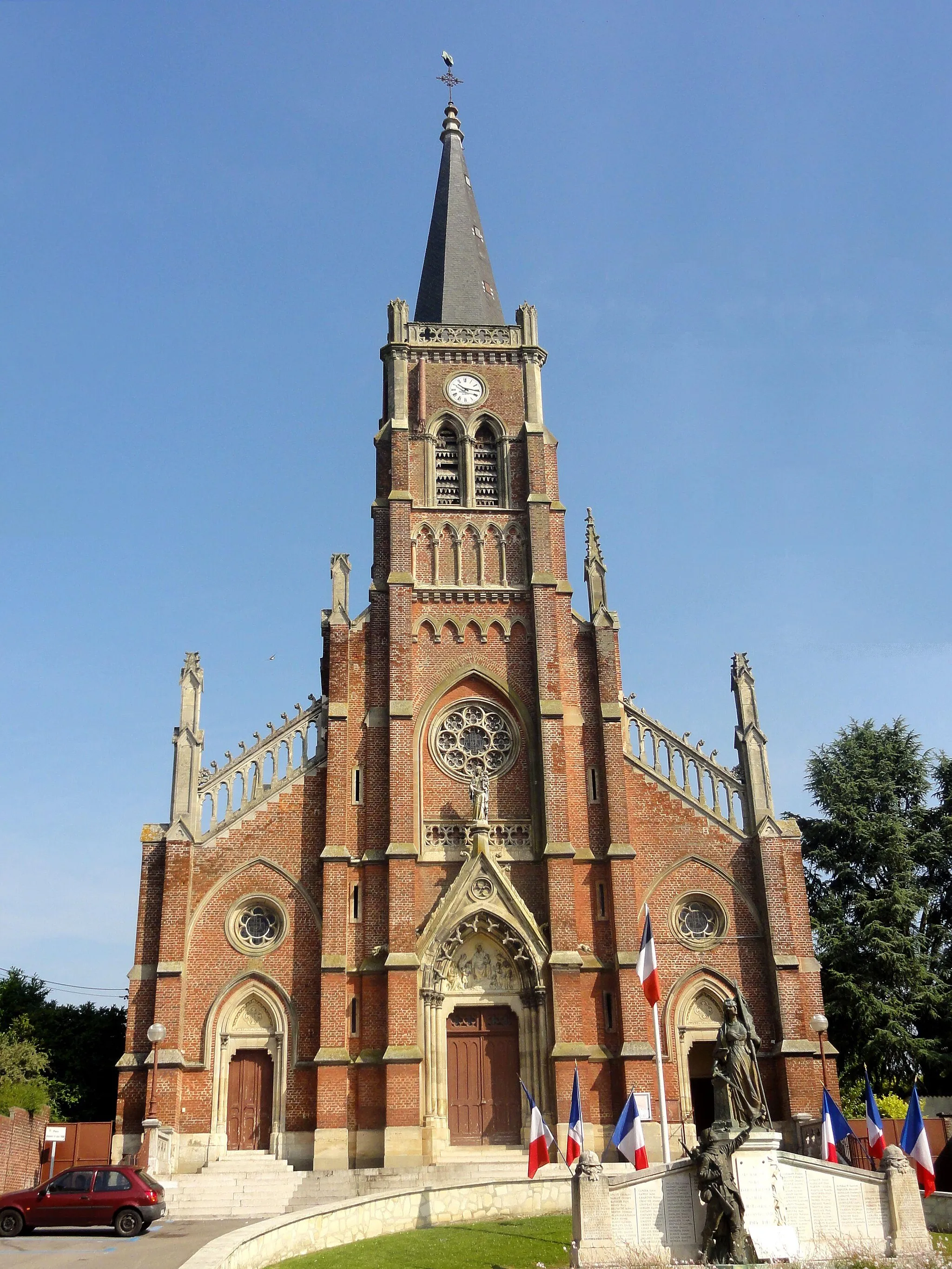 Photo showing: Église néogothique Saint-Just, façade.