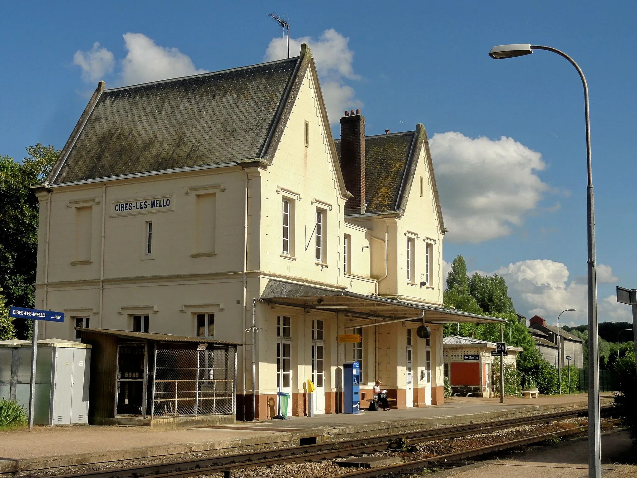 Photo showing: Gare SNCF, côté voies, vue en direction de Creil.