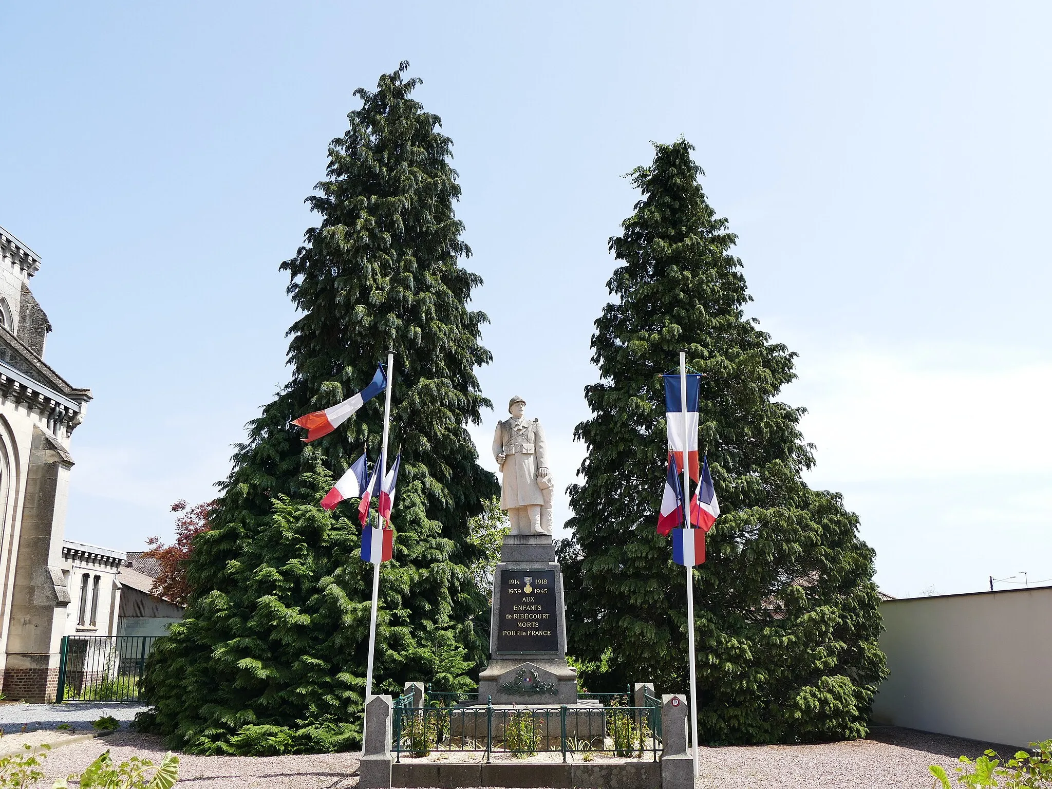 Photo showing: War memorial in Ribécourt-Dreslincourt (Oise, Hauts-de-France, France).