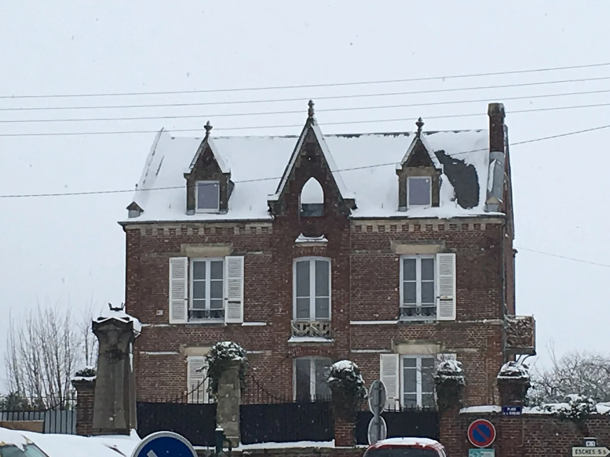 Photo showing: Maison sur la place de l'église, sous la neige en 2016