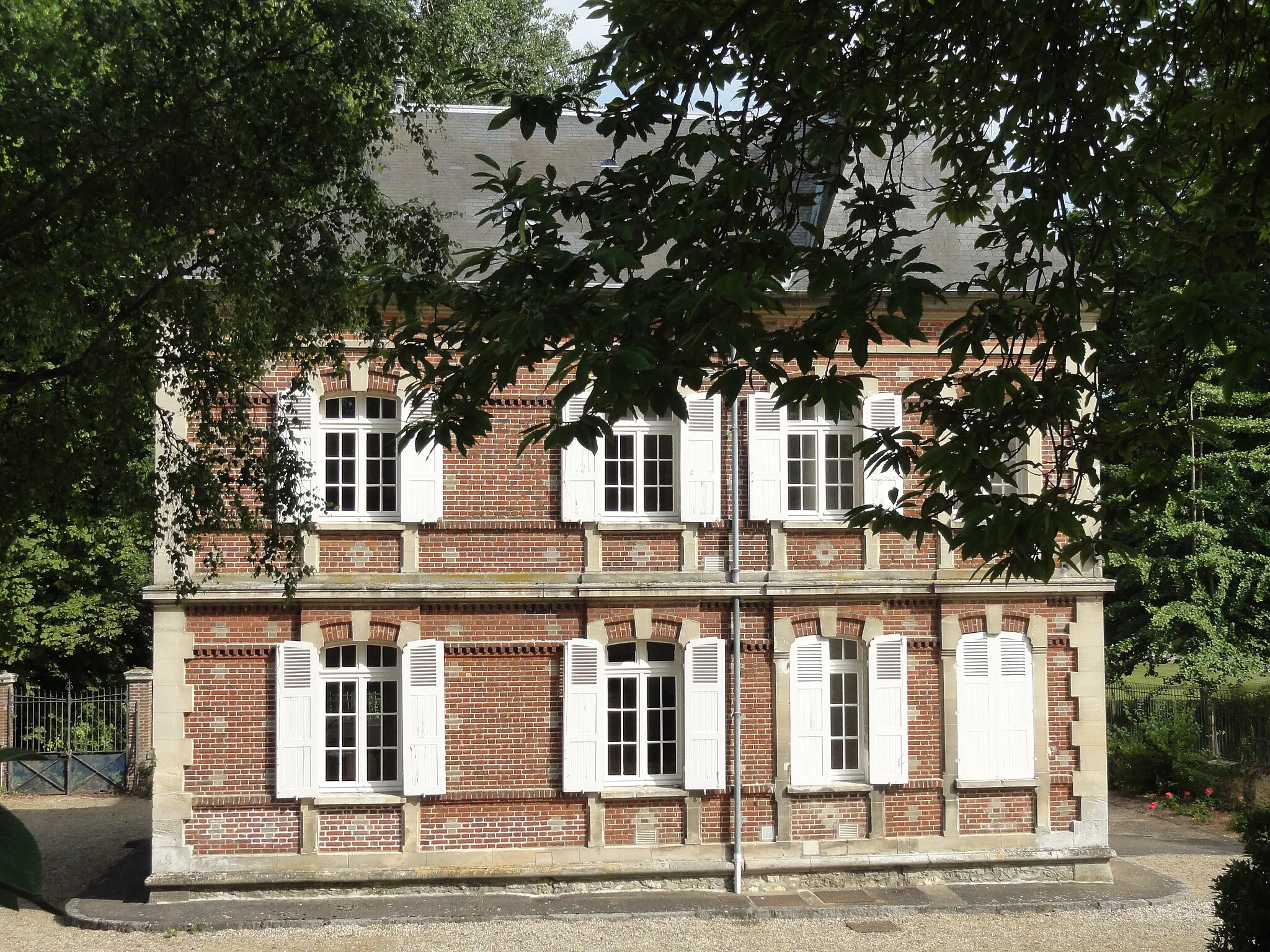 Photo showing: Maison au sud du cimetière ancien.