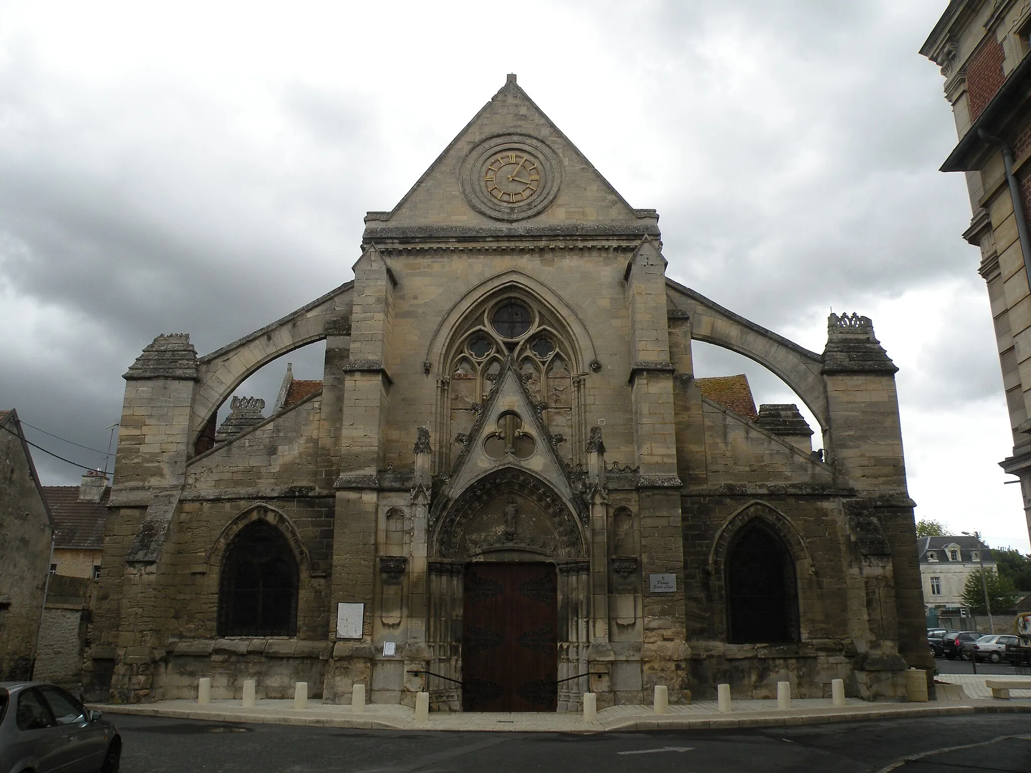 Photo showing: église de mouy