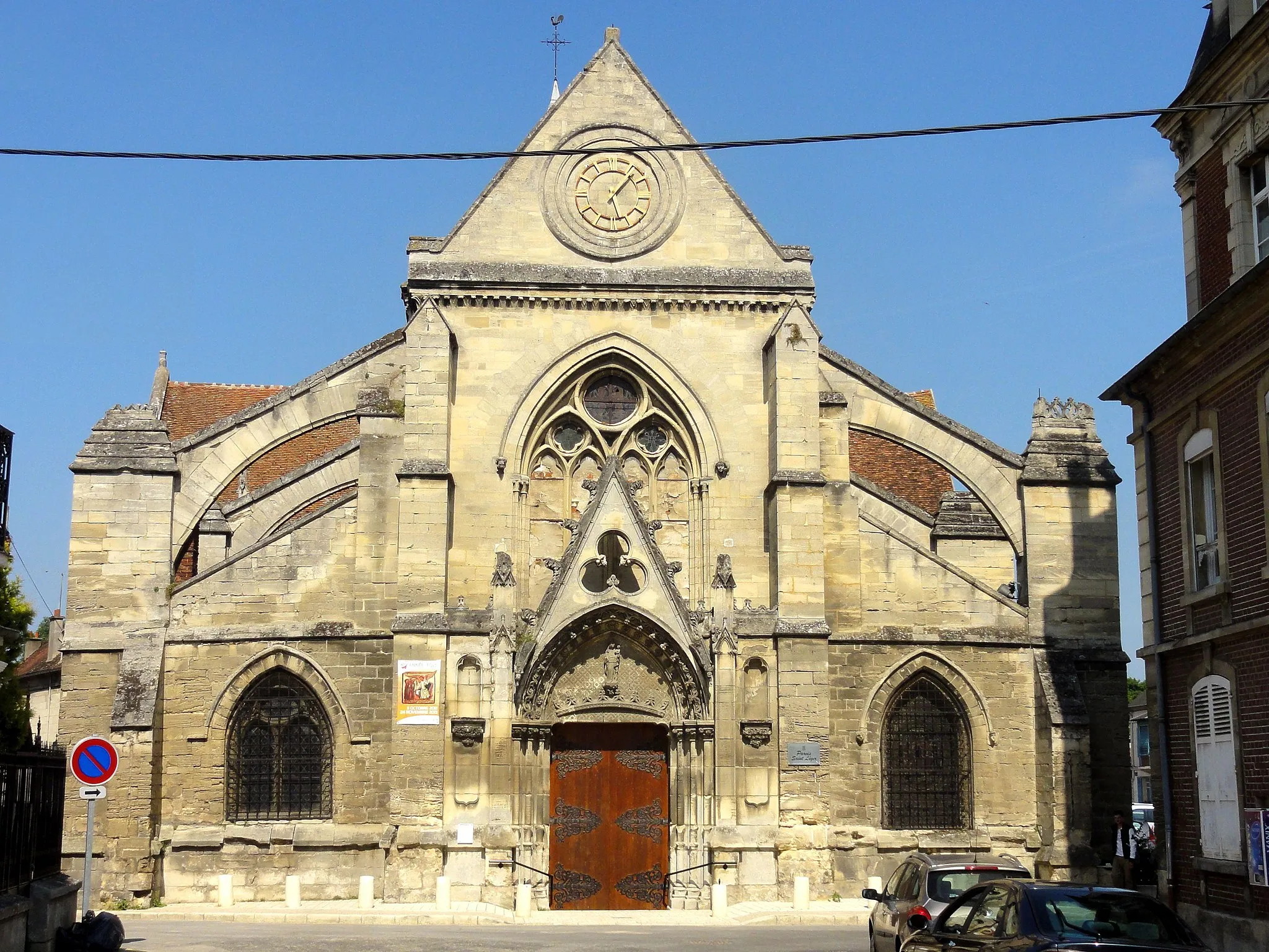 Photo showing: La façade occidentale sur la place Cantrel.