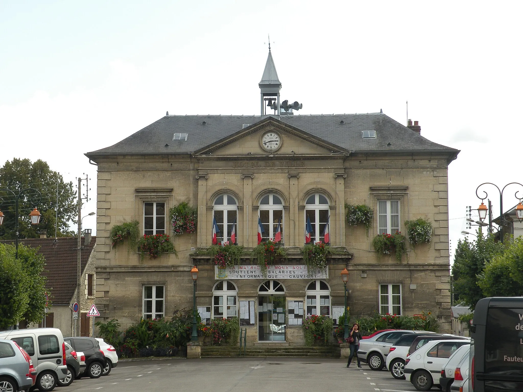 Photo showing: mairie de mouy