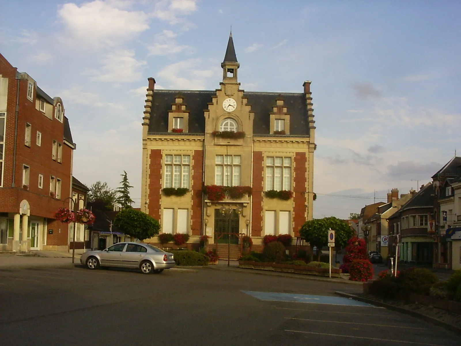 Photo showing: Nesle, stadhuis