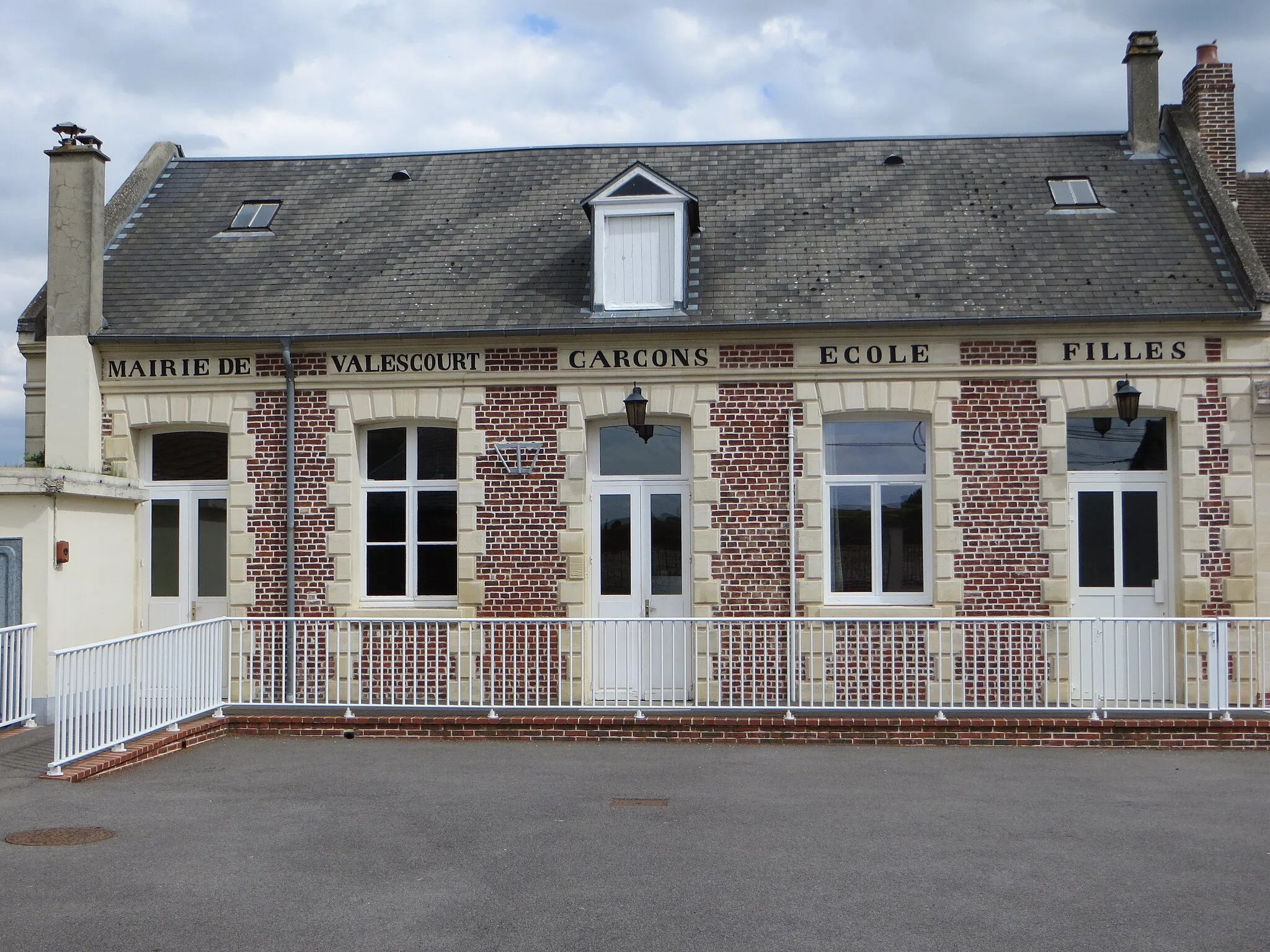 Photo showing: Mairie du village