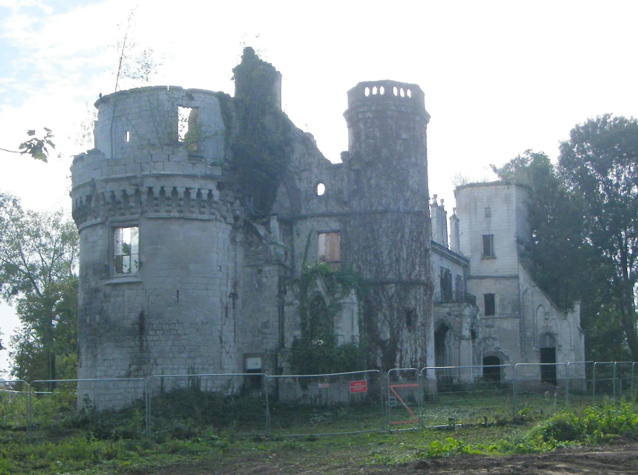 Photo showing: Pont-Remy, Somme, Fr, château, état en septembre 2016, côté ouest.