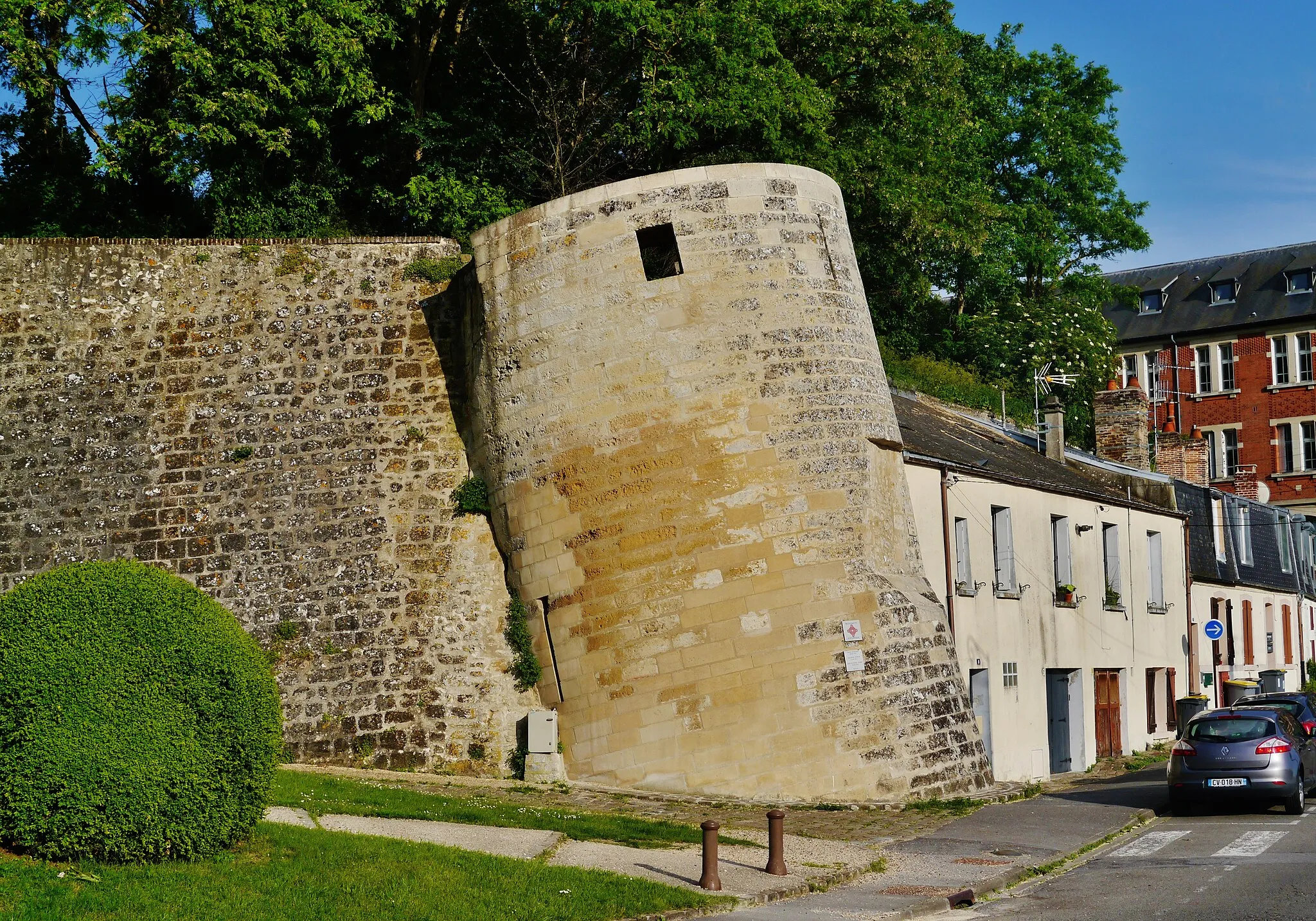 Photo showing: City Walls, Laon, Department of Aisne, Region of Upper France (former Picardy), France