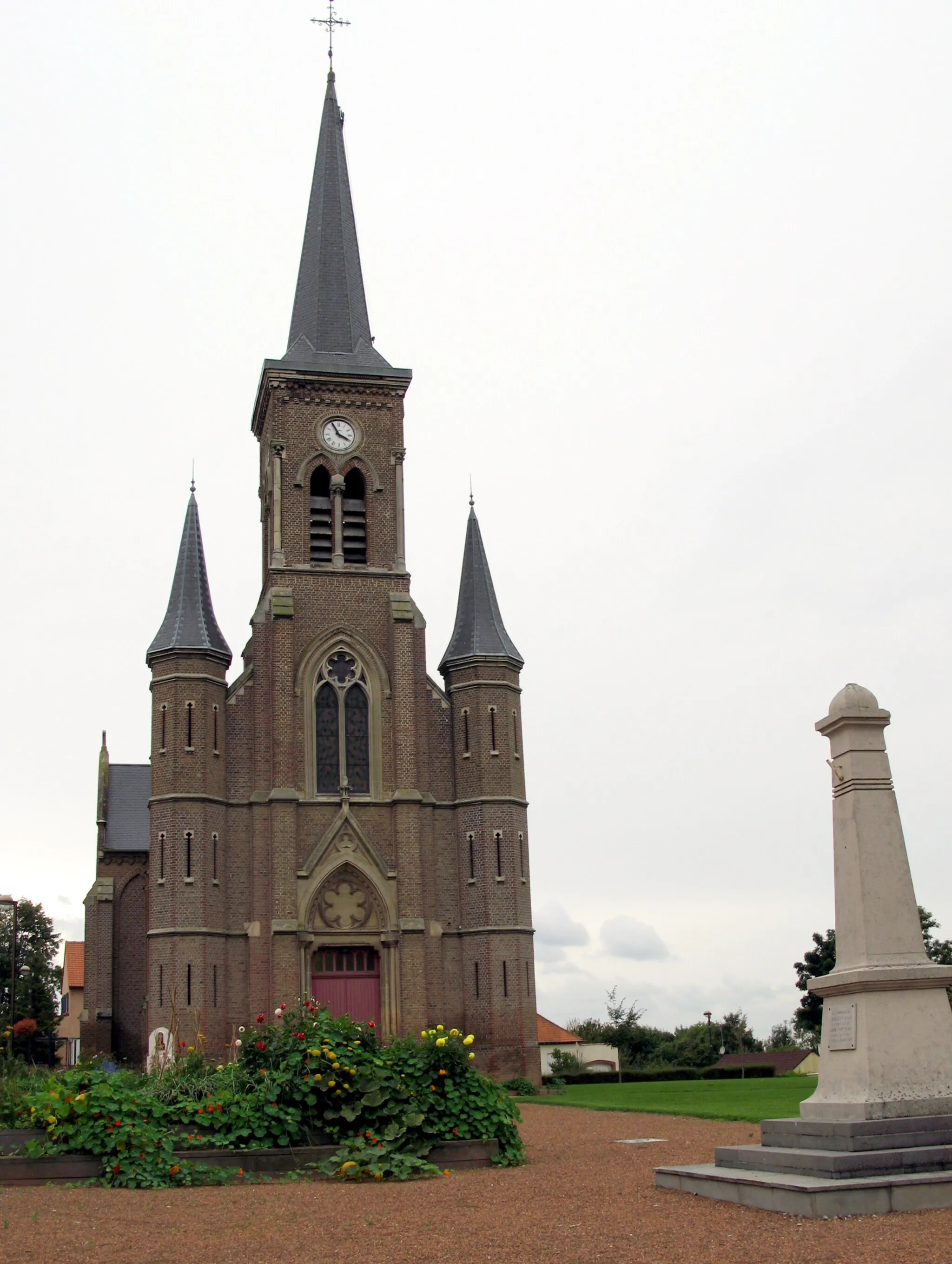 Photo showing: Glisy (Somme, France) -
L'église et le monument aux morts...
.