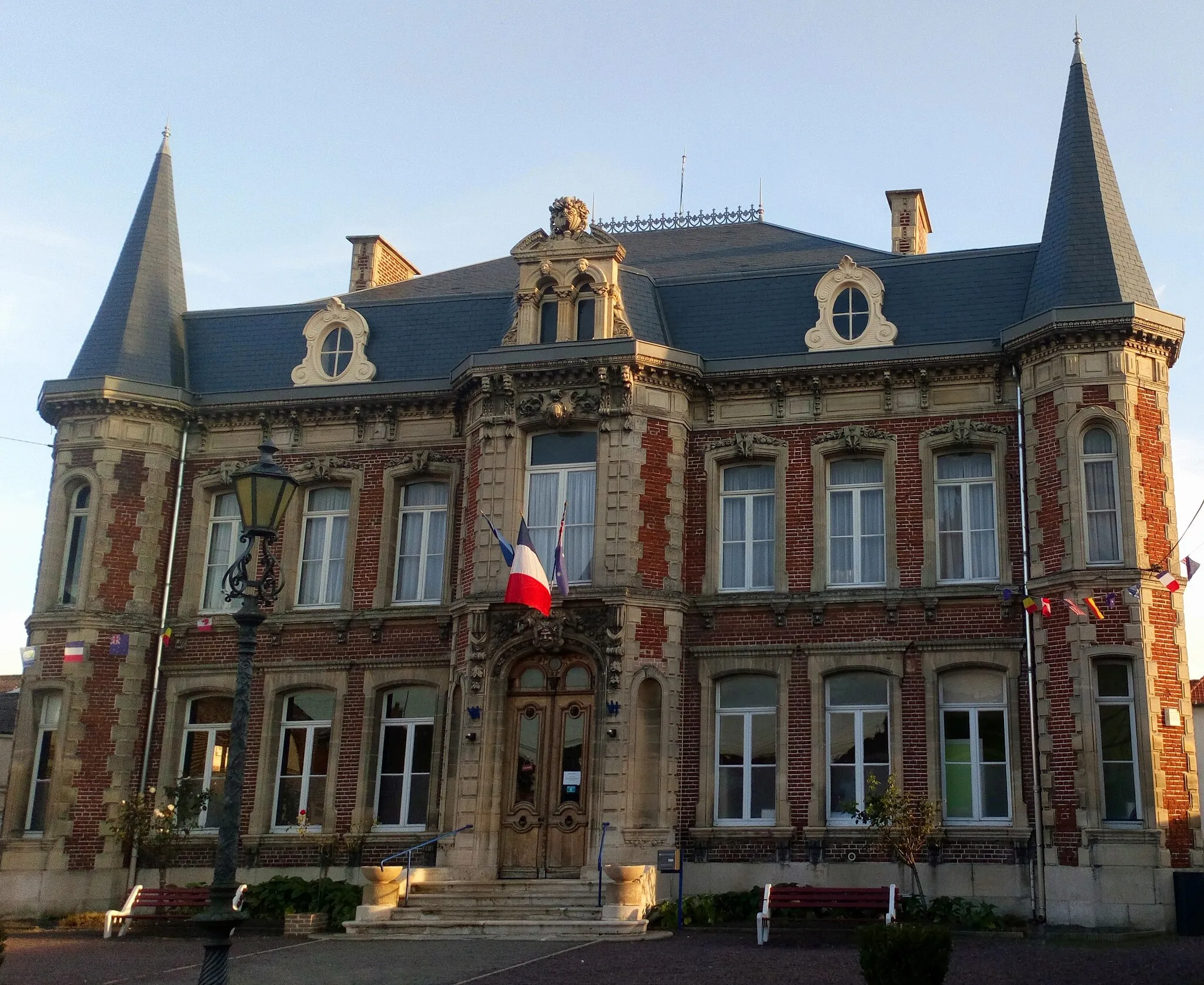 Photo showing: Fouilloy (Somme), mairie, façade principale.