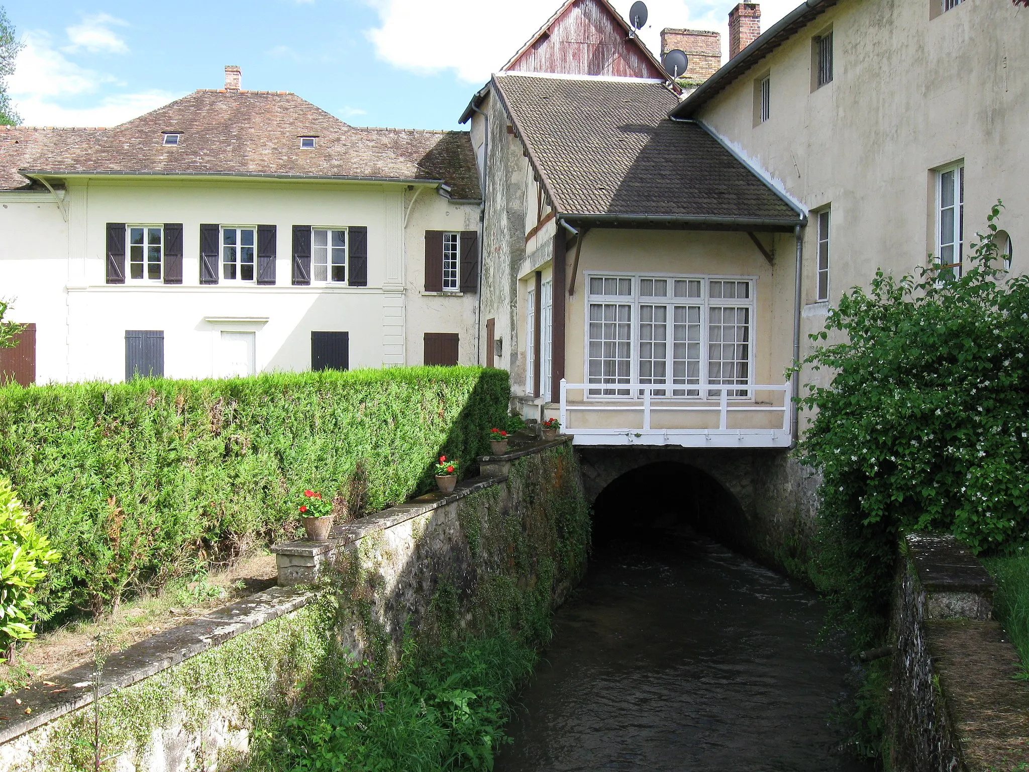 Photo showing: Moulin de Vasset sur la rivière le Clignon. (commune de Coulombs-en-Valois, département de la Seine-et-Marne, région Île-de-France).
