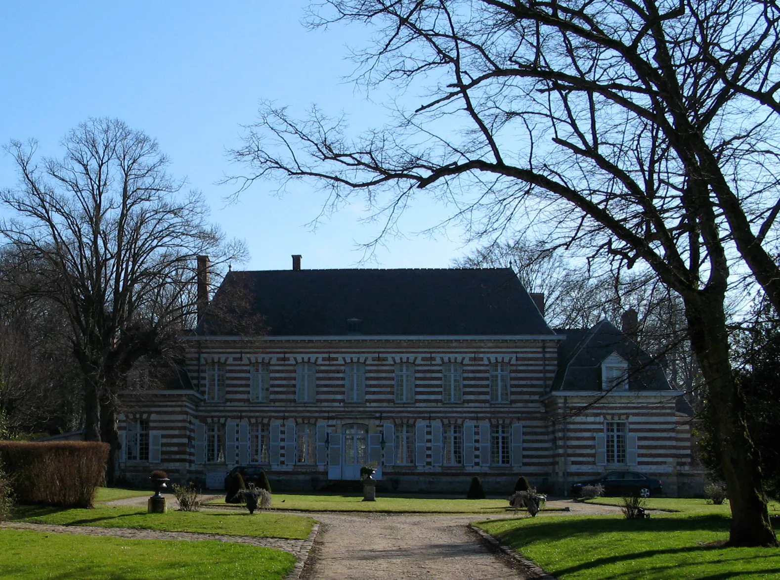 Photo showing: Saint-Fuscien (Somme, France) -
Le château, ancien logis abbatial de l'abbaye de Saint-Fuscien.
.