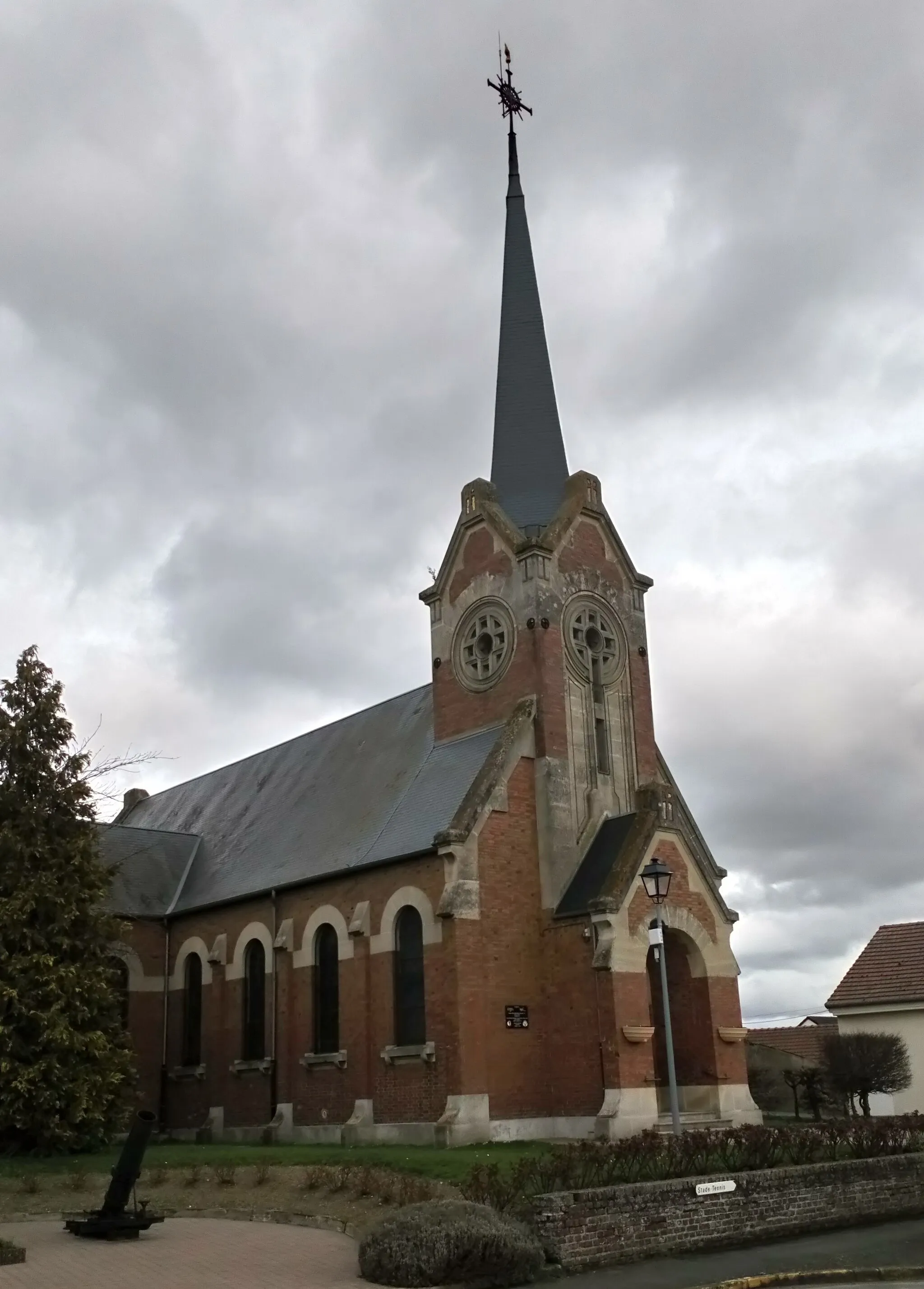 Photo showing: Eglise Saint-Médard de Domart-sur-la-Luce 12