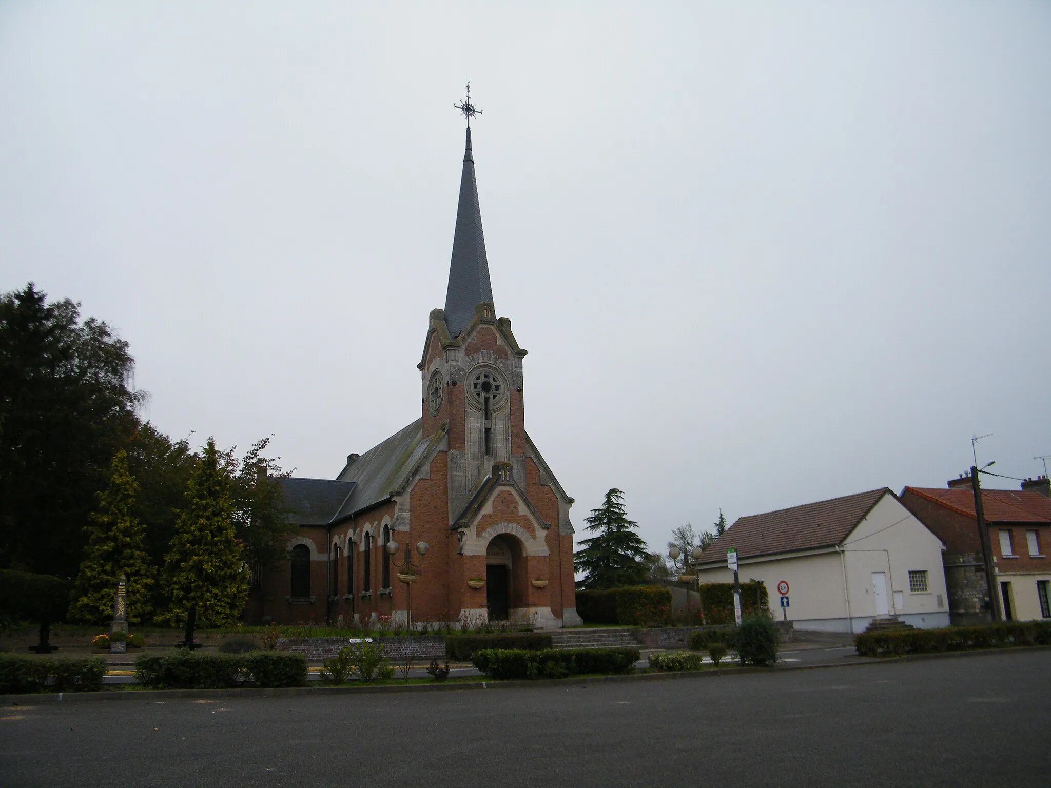 Photo showing: l'église Saint-Médard de Domart-sur-la-Luce, Somme, France.