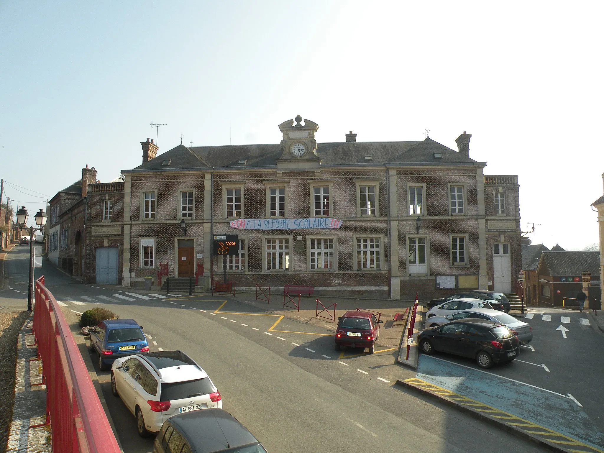 Photo showing: Lachapelle-aux-Pots école