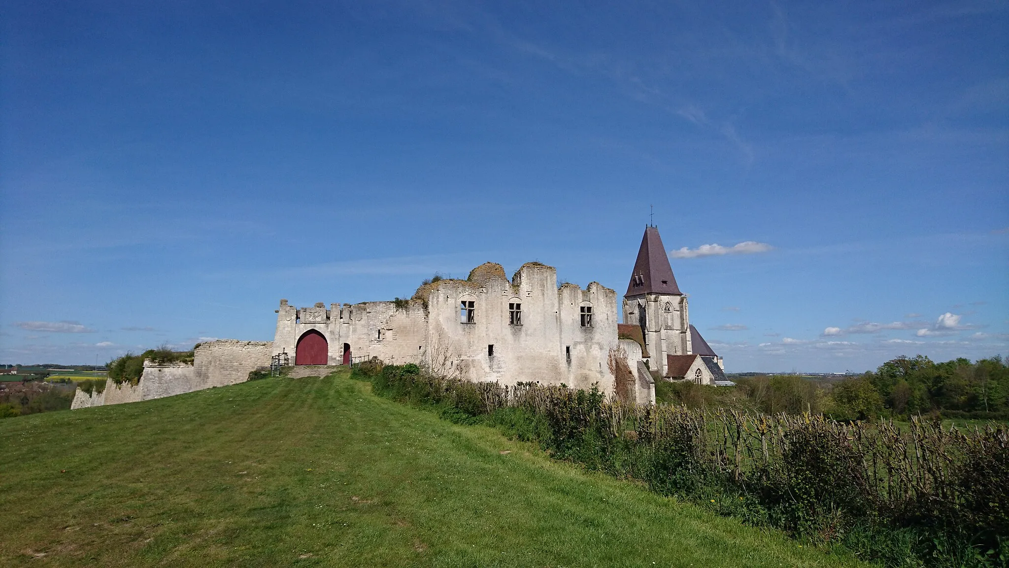 Photo showing: château de picquigny sur les hauteurs de la ville