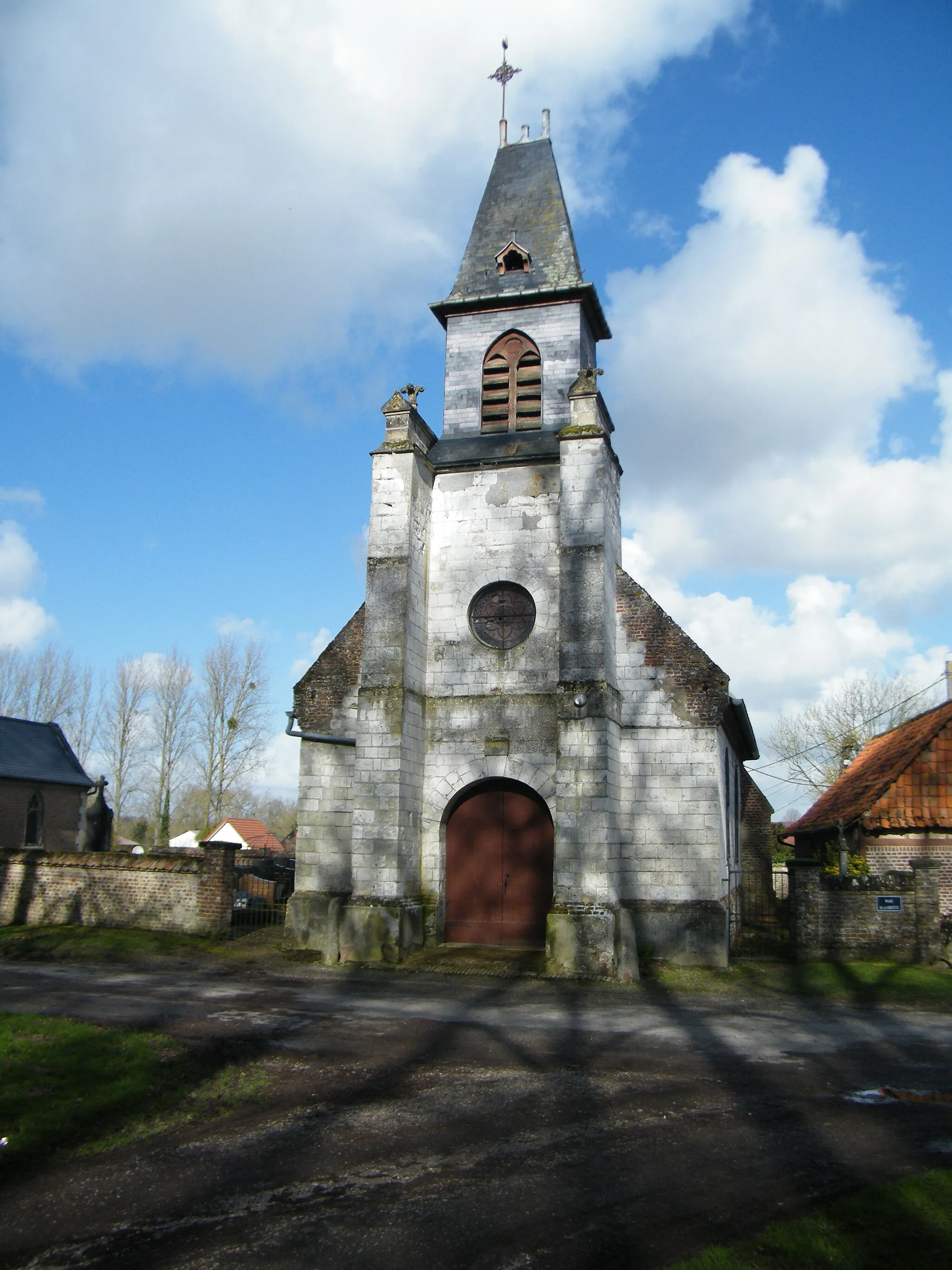 Photo showing: Le clocher de l'église de Froyelles, Somme, France.