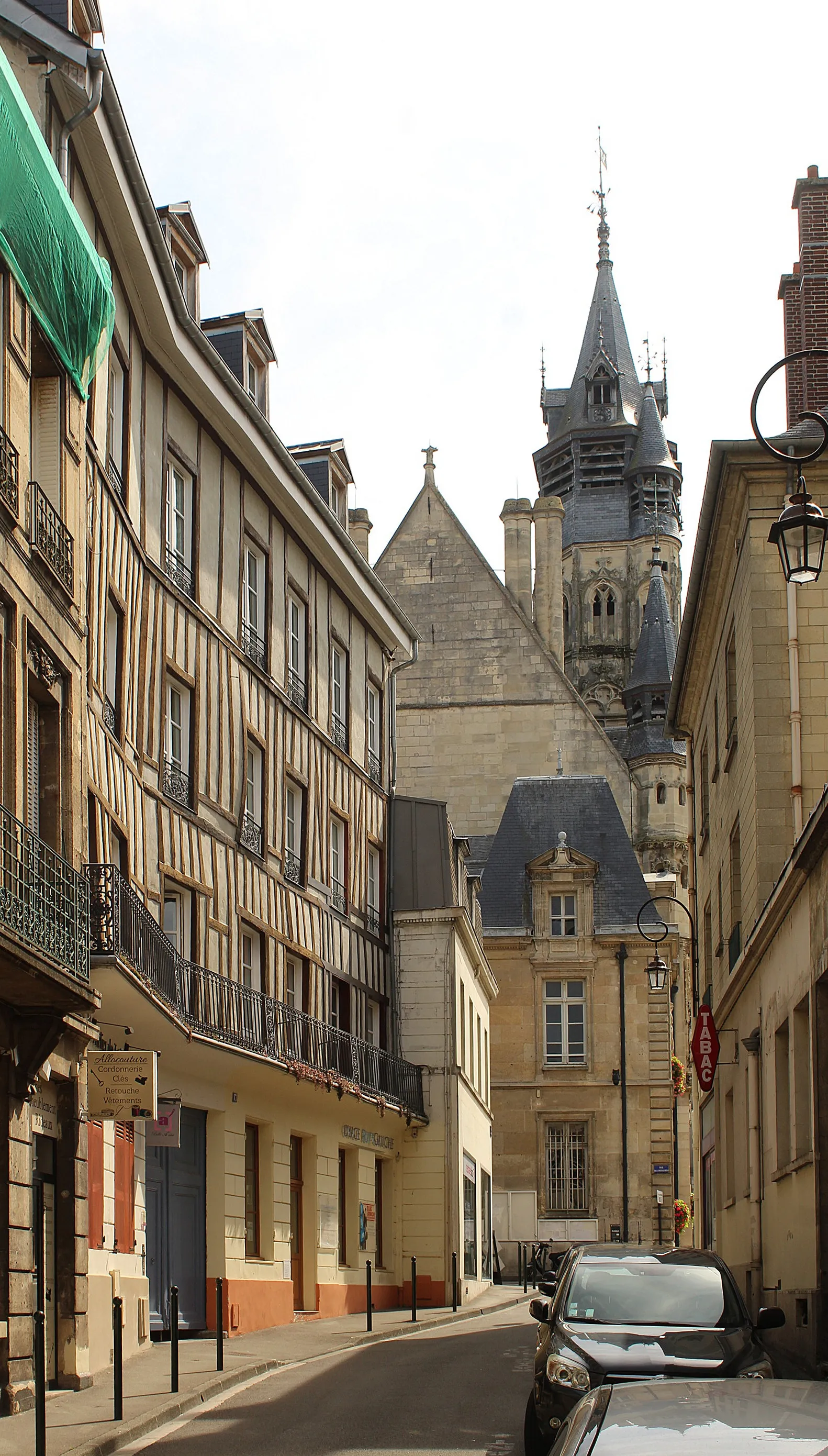 Photo showing: Compiègne, the Rue Eugène Floquet, view to the town hall