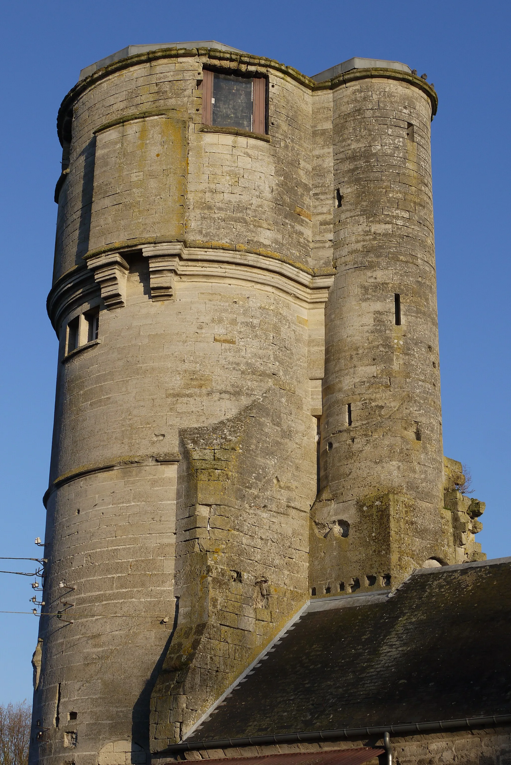 Photo showing: La tour du château de Bucy-le-Long dans l'Aisne.