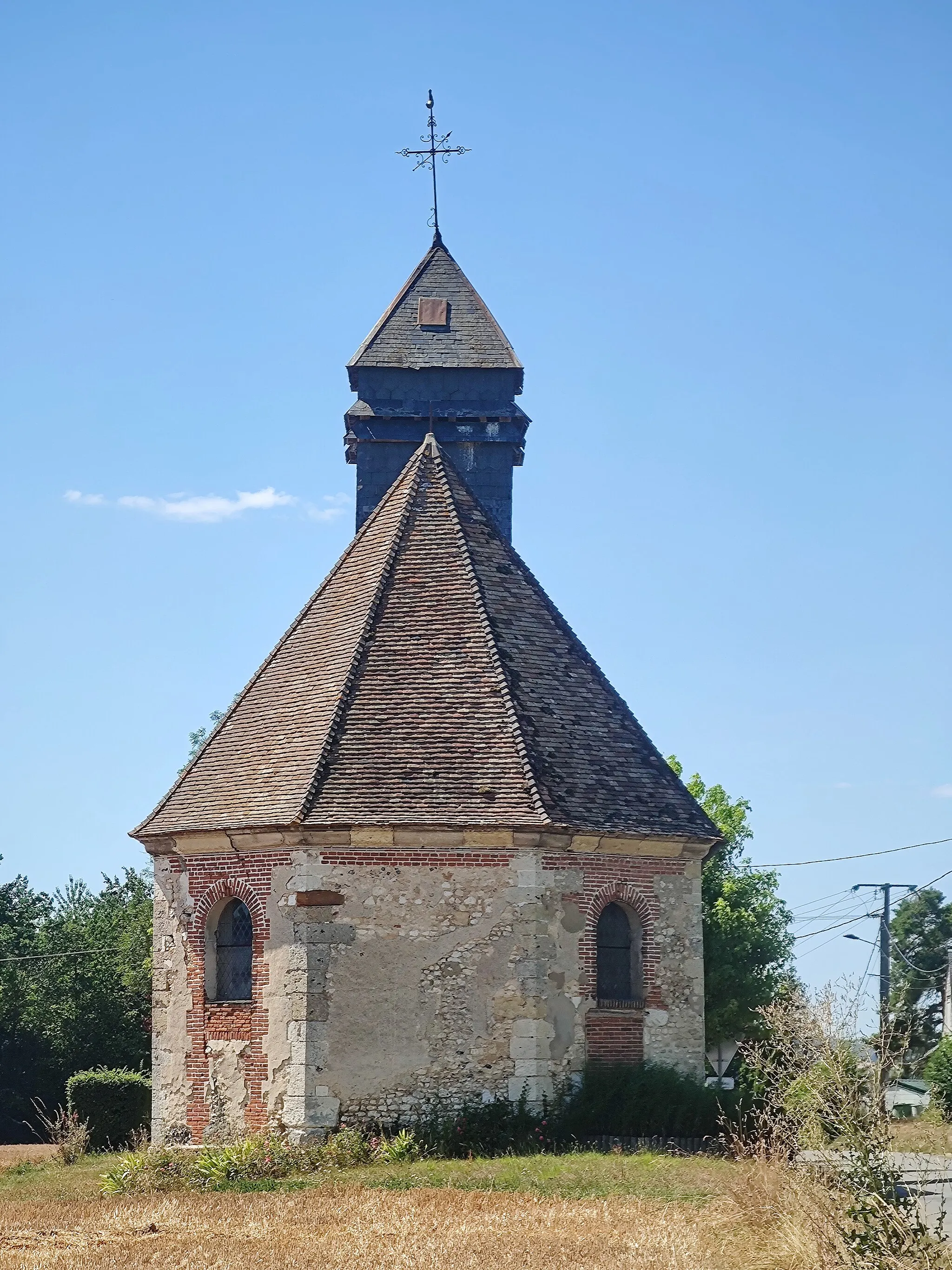 Photo showing: Troissereux : Houssoy-le-Farcy, chapelle Notre-Dame (chevet)