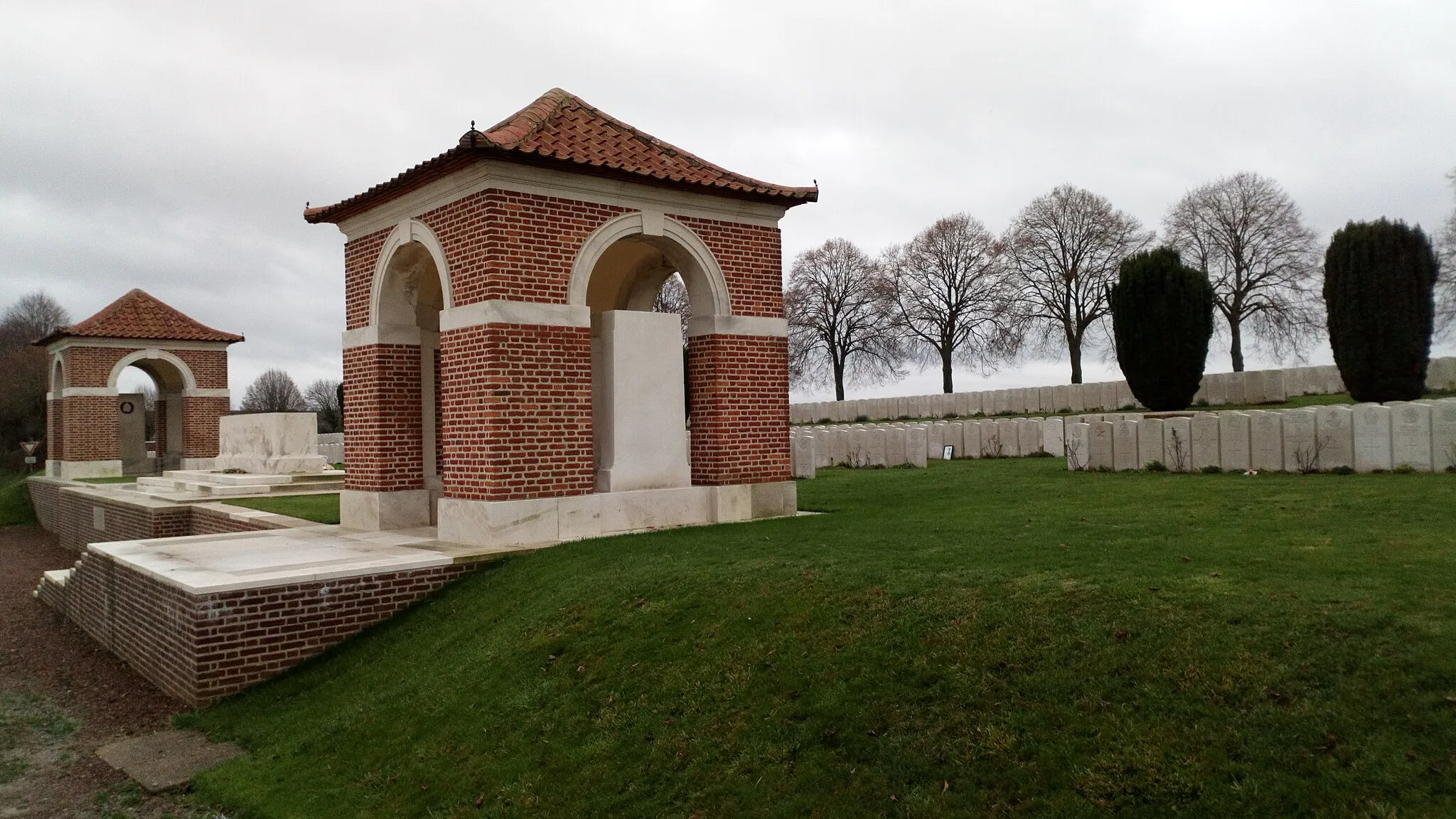 Photo showing: Cimetière militaire britannique de Dernancourt 2