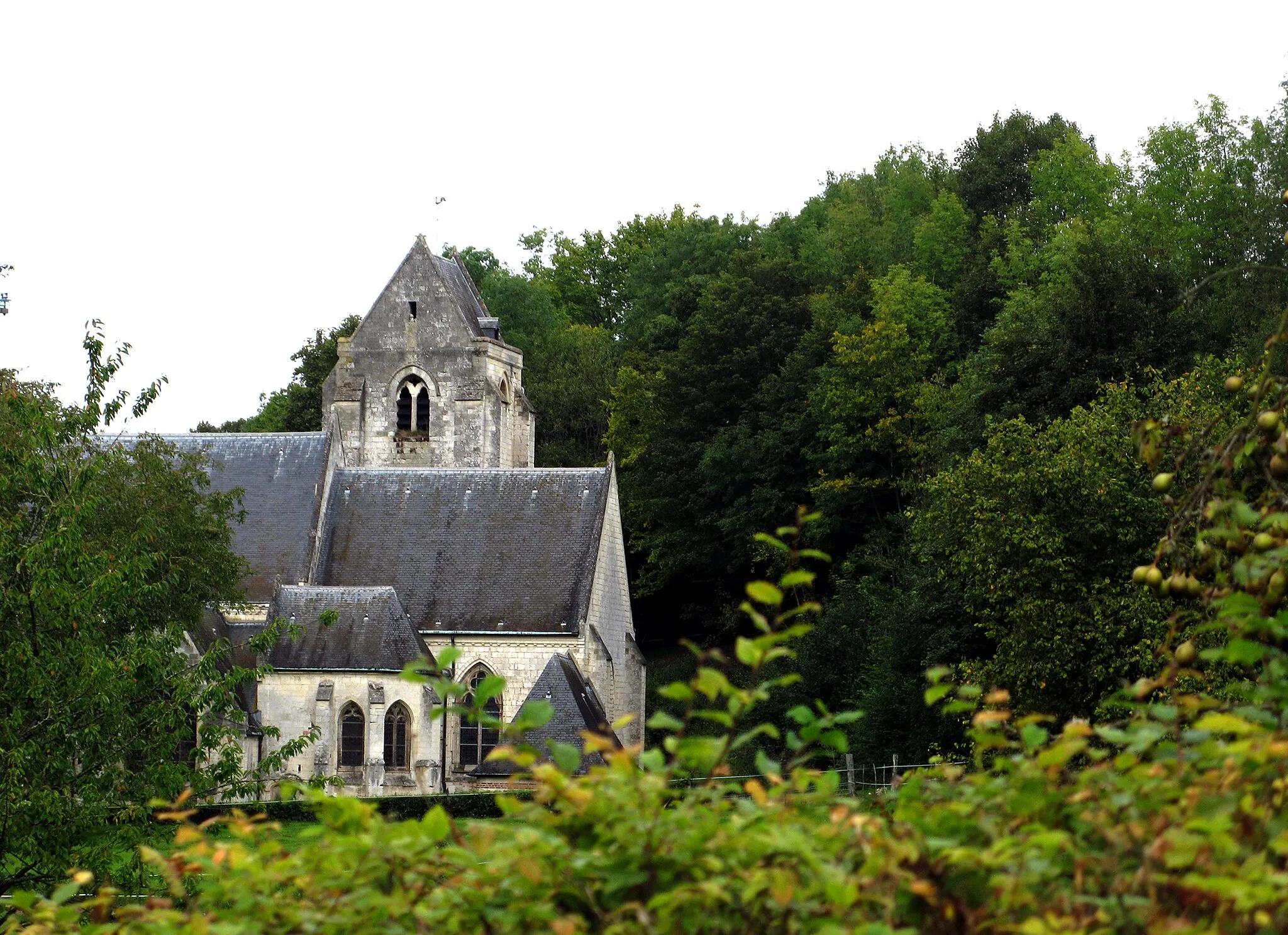 Photo showing: Fieffes-Montrelet (Somme, France) -
L'église de Fieffes (partie du côté sud), vue depuis le chemin courant en contrebas de la forêt.

Camera location 50° 04′ 41.91″ N, 2° 13′ 50.47″ E View this and other nearby images on: OpenStreetMap 50.078308;    2.230686