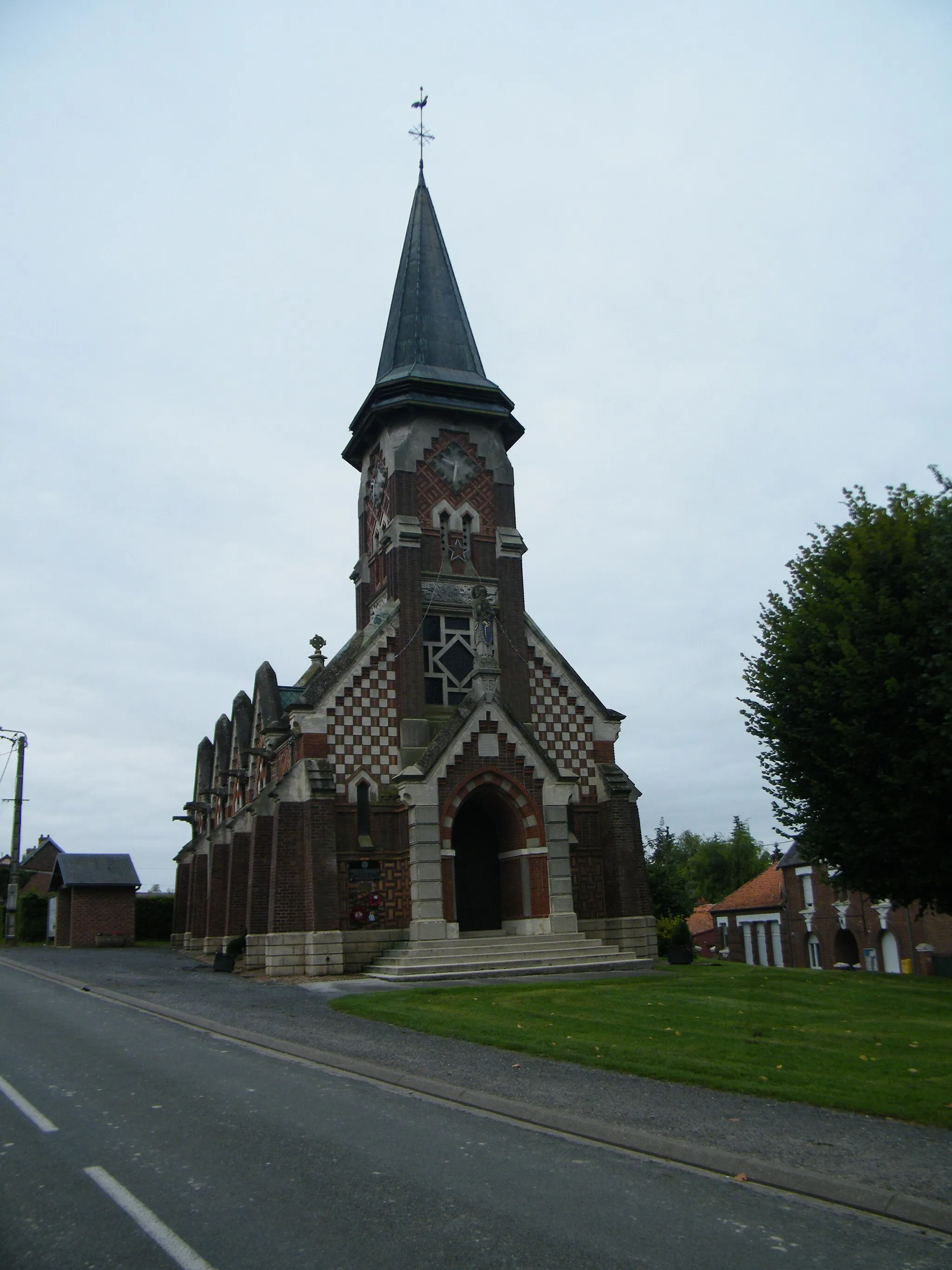 Photo showing: Façade principale de l'église Saint-Fursy d'Authuille.