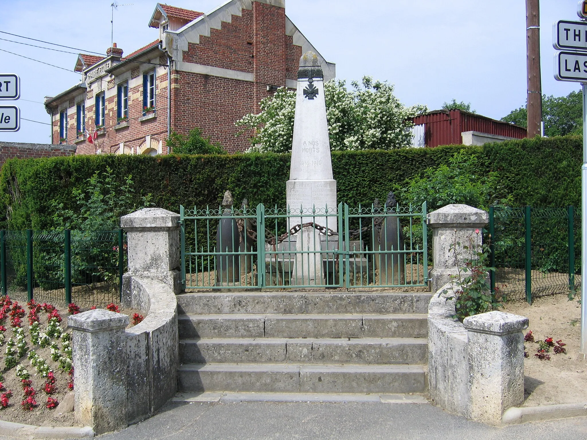 Photo showing: Cannectancourt - Monument aux morts, Oise, France