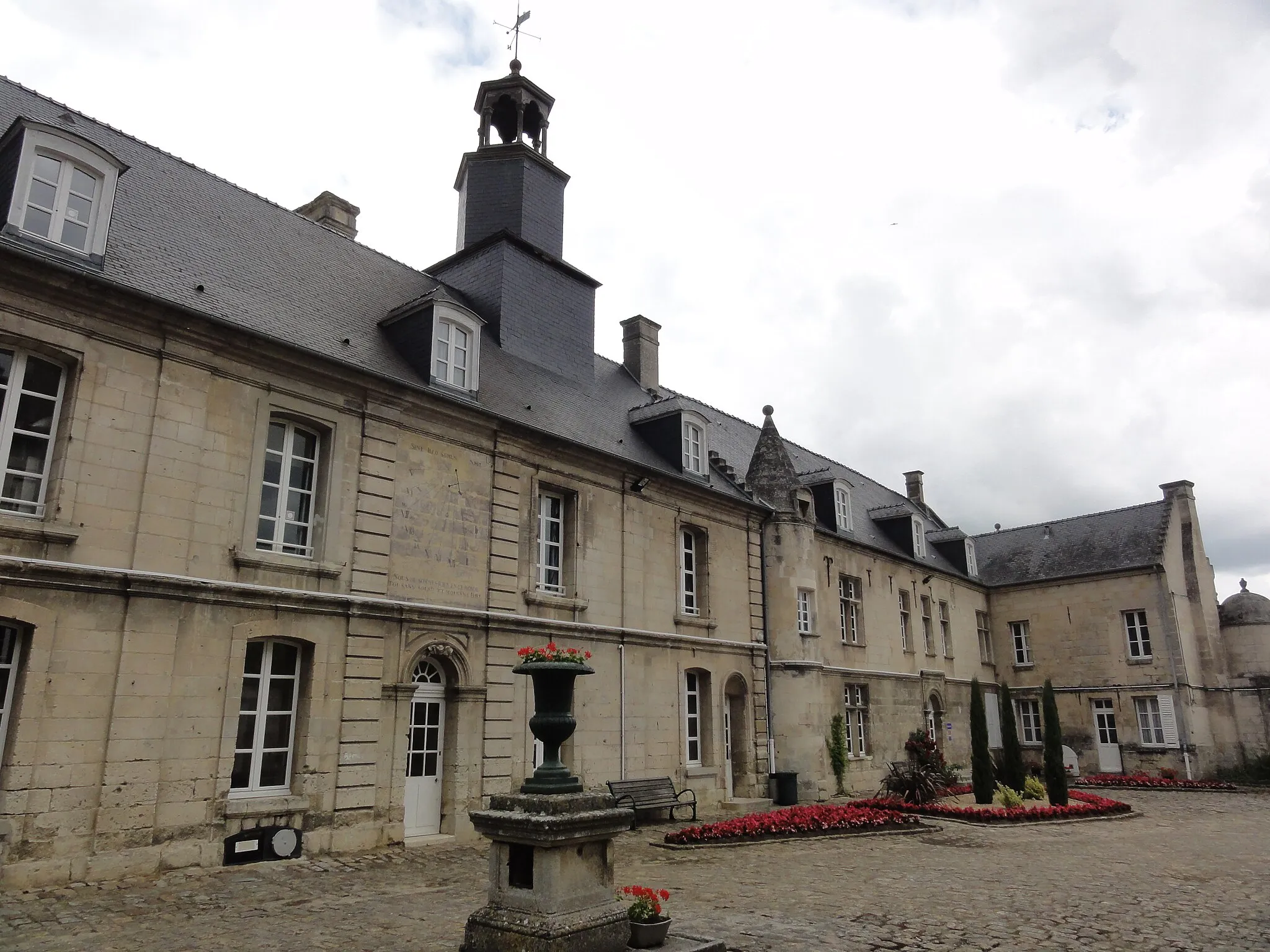 Photo showing: Blérancourt (Aisne) Hôtel de Fourcroy 04, bâtiment principal